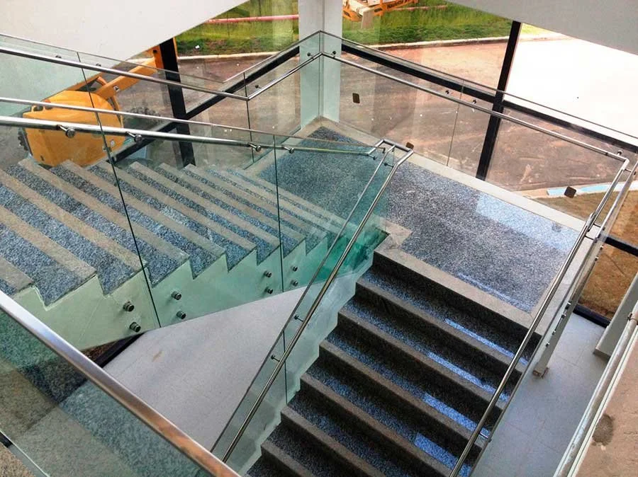 GLASS RAILING 