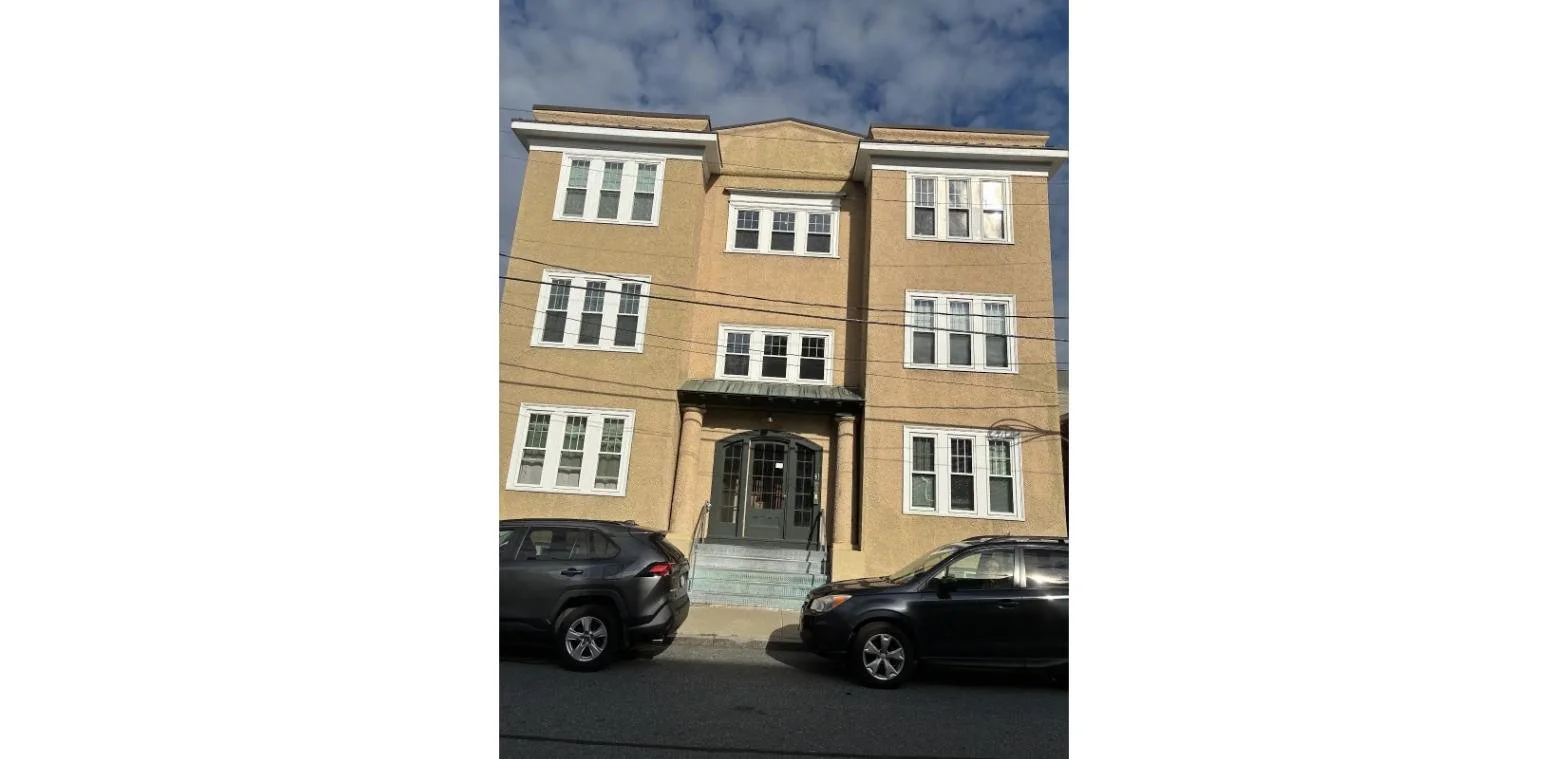 An image of The Float House.