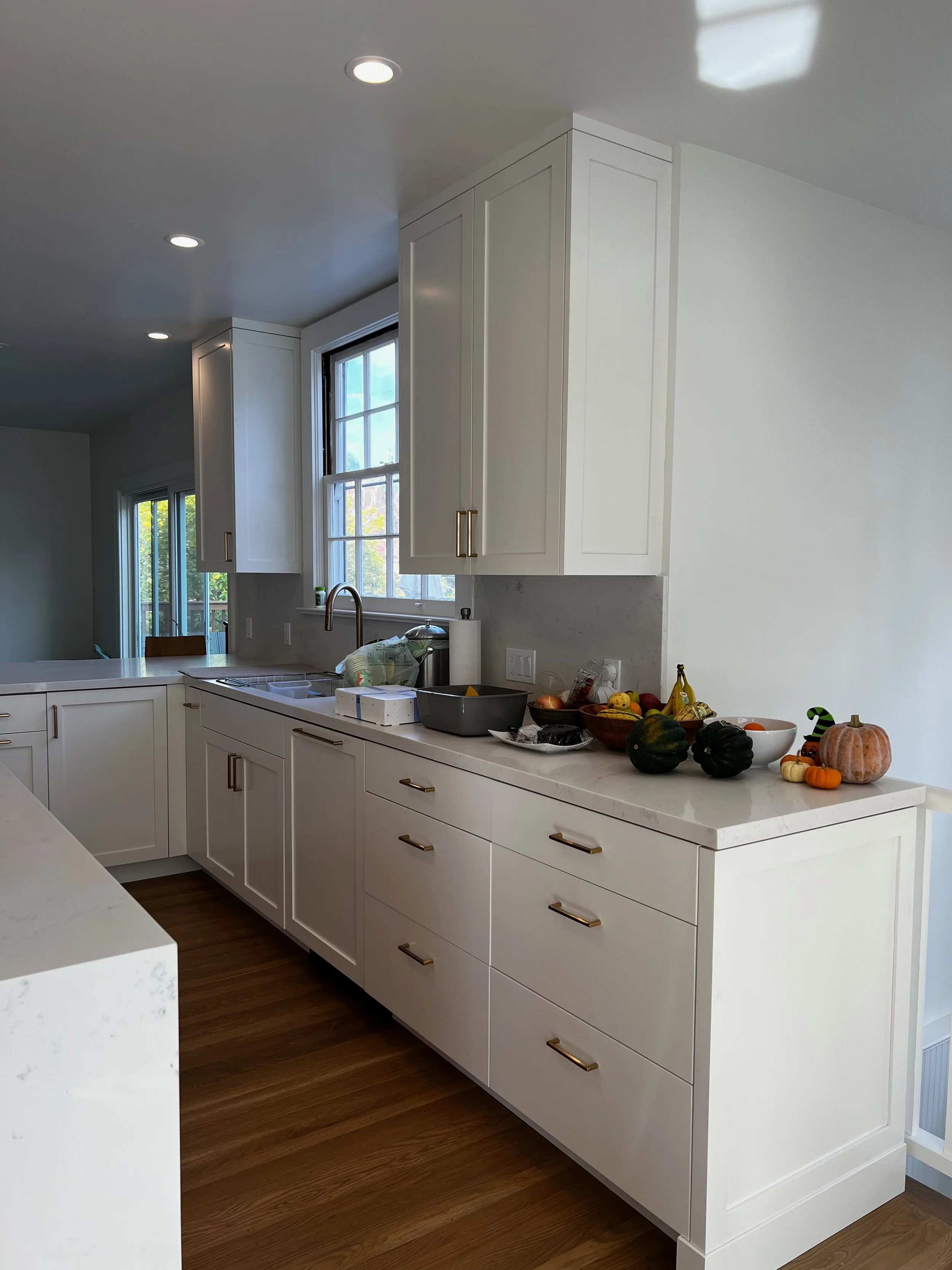 Custom kitchen cabinets in a wrap-around layout