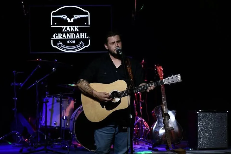 Zakk Grandahl at Lincolnwood Resort & Bar