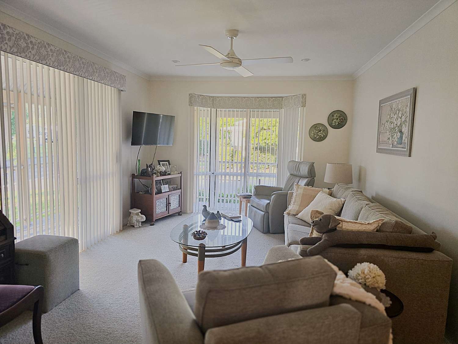 Lounge 121.jpg