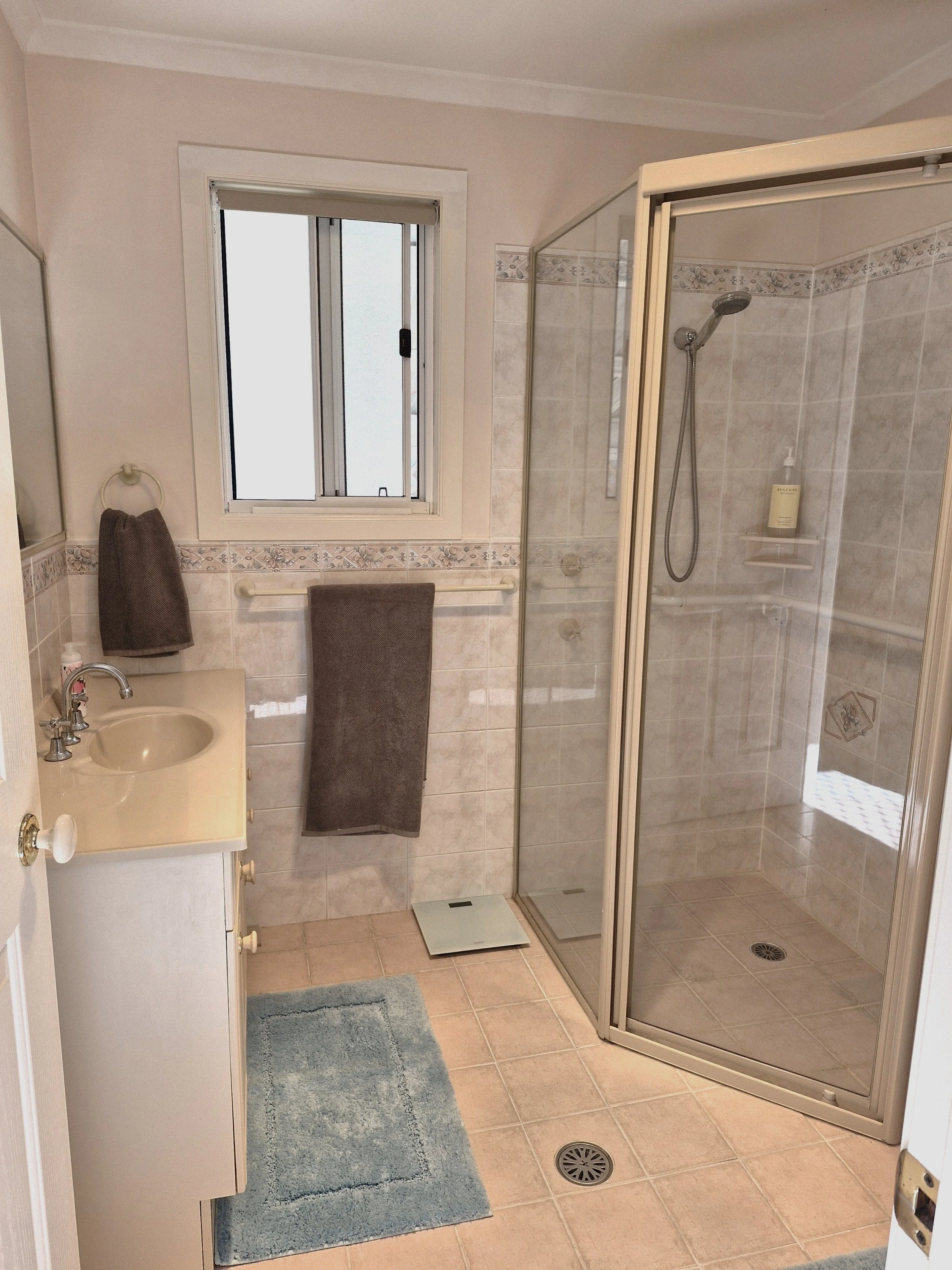 main bathroom.jpg