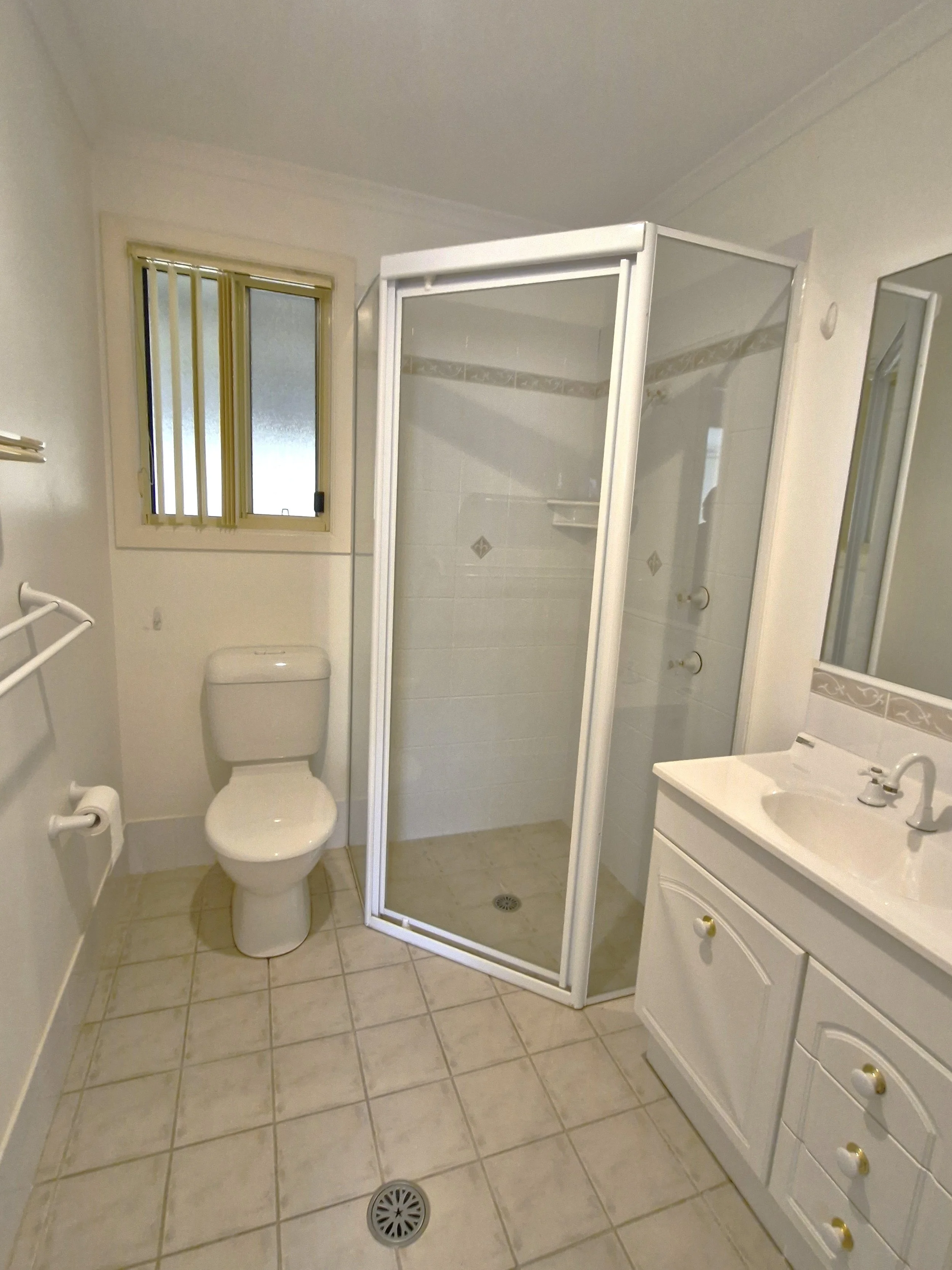 Main bathroom.jpg