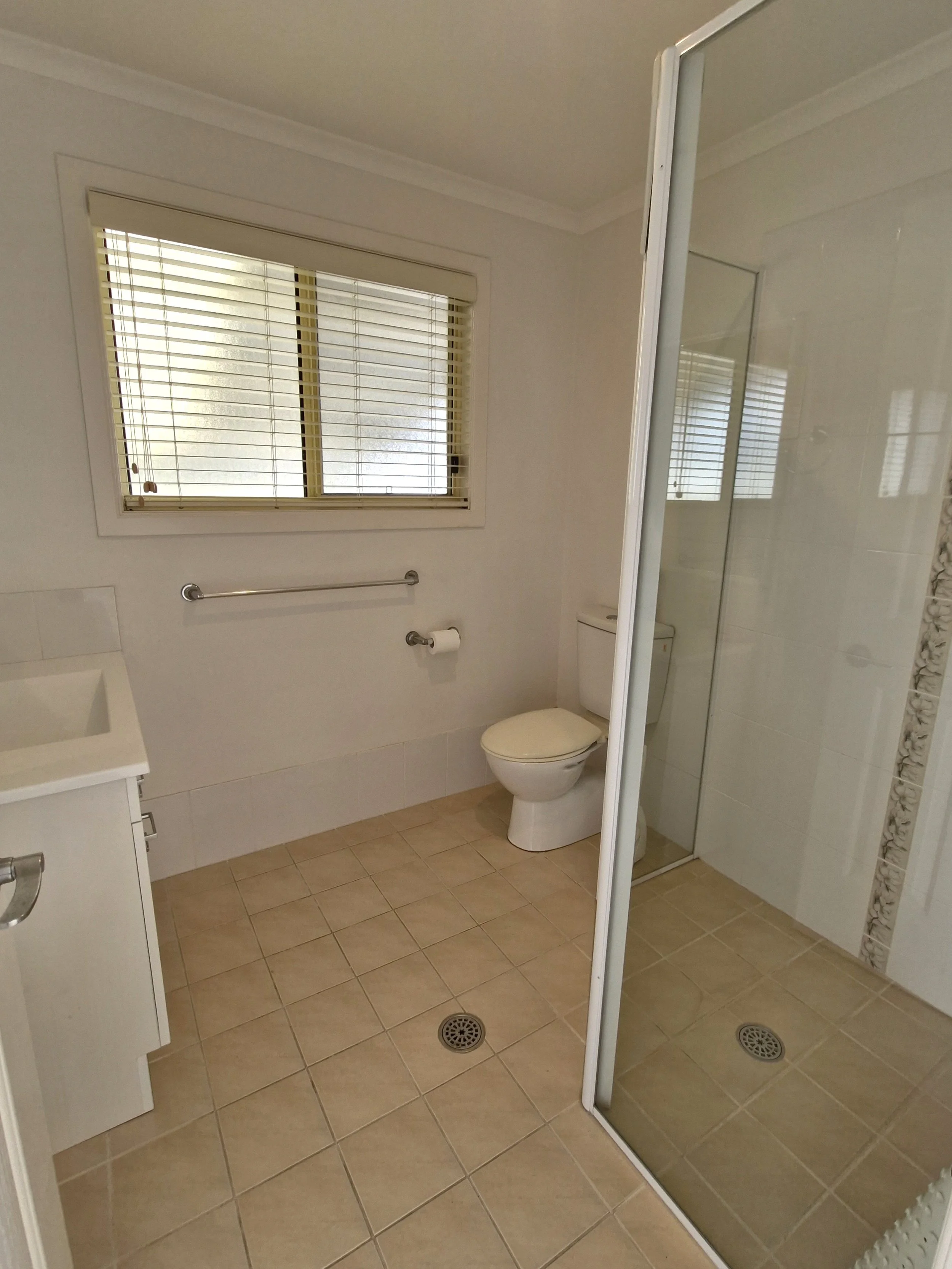 Main bathroom.jpg