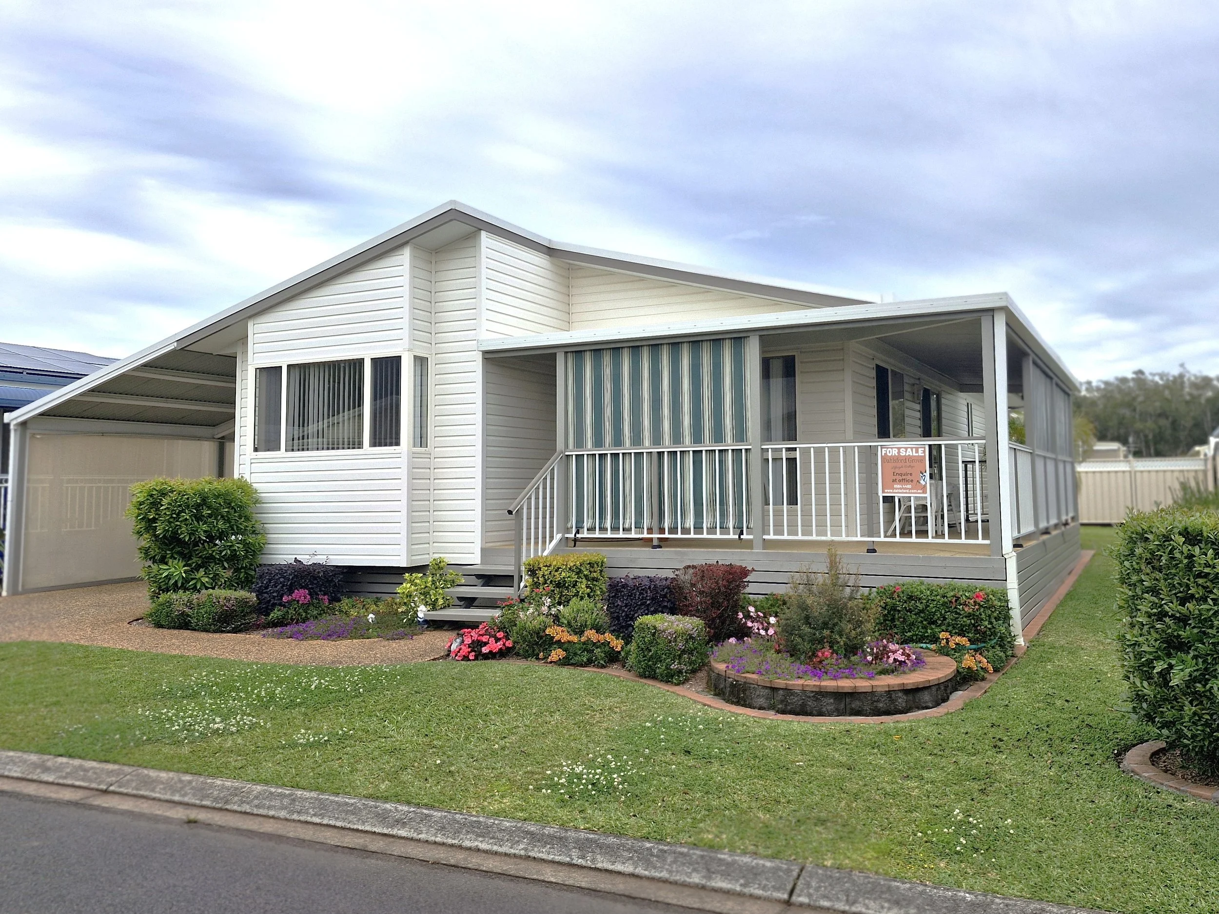 Angle front of house 197.jpg