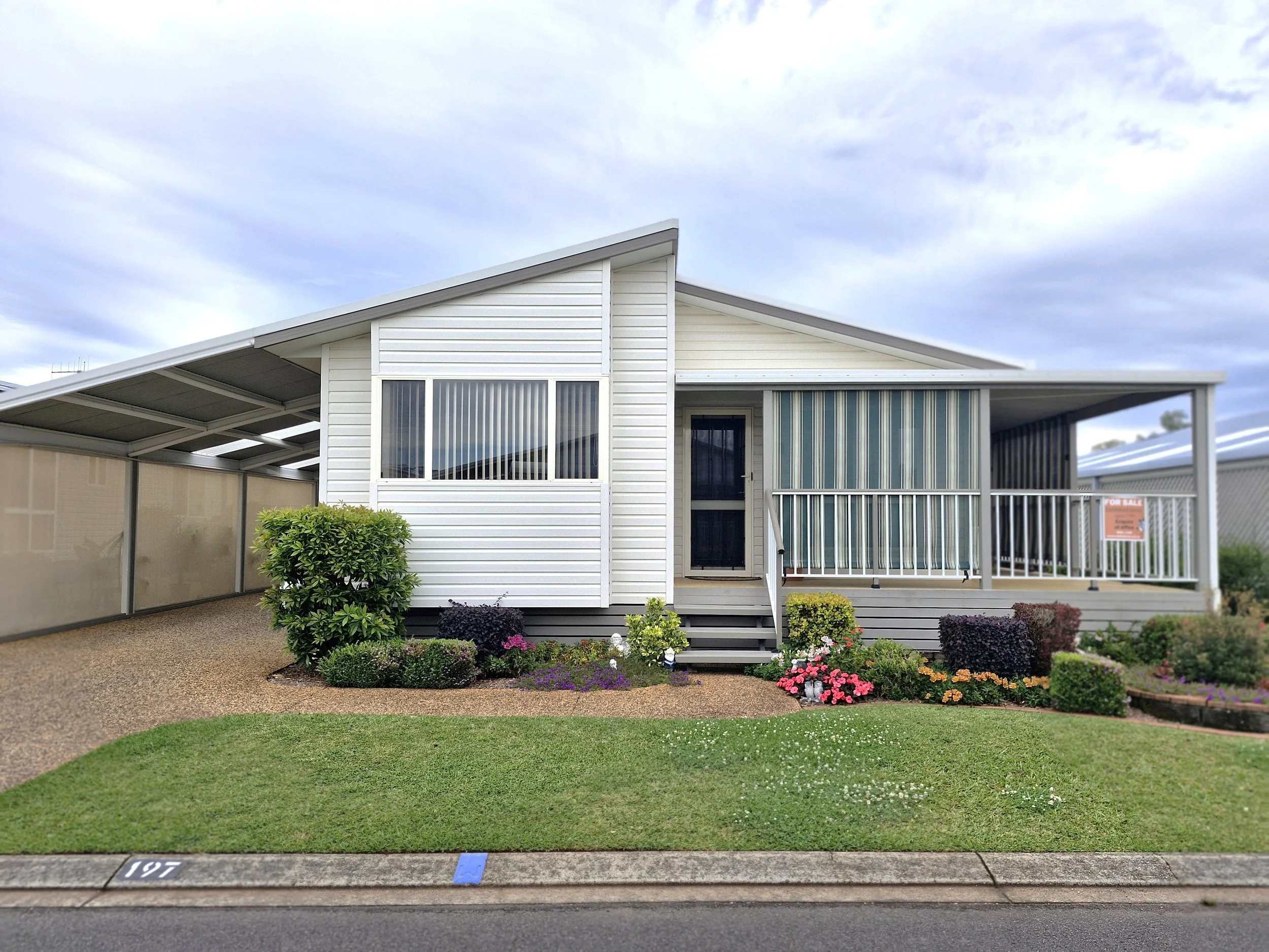 Front of house 197.jpg