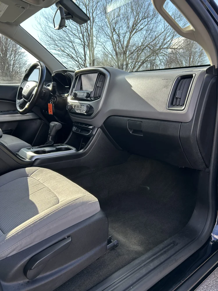 Vehicle photo 3