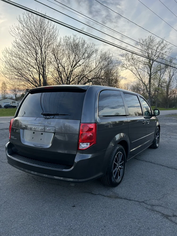 Vehicle photo 2