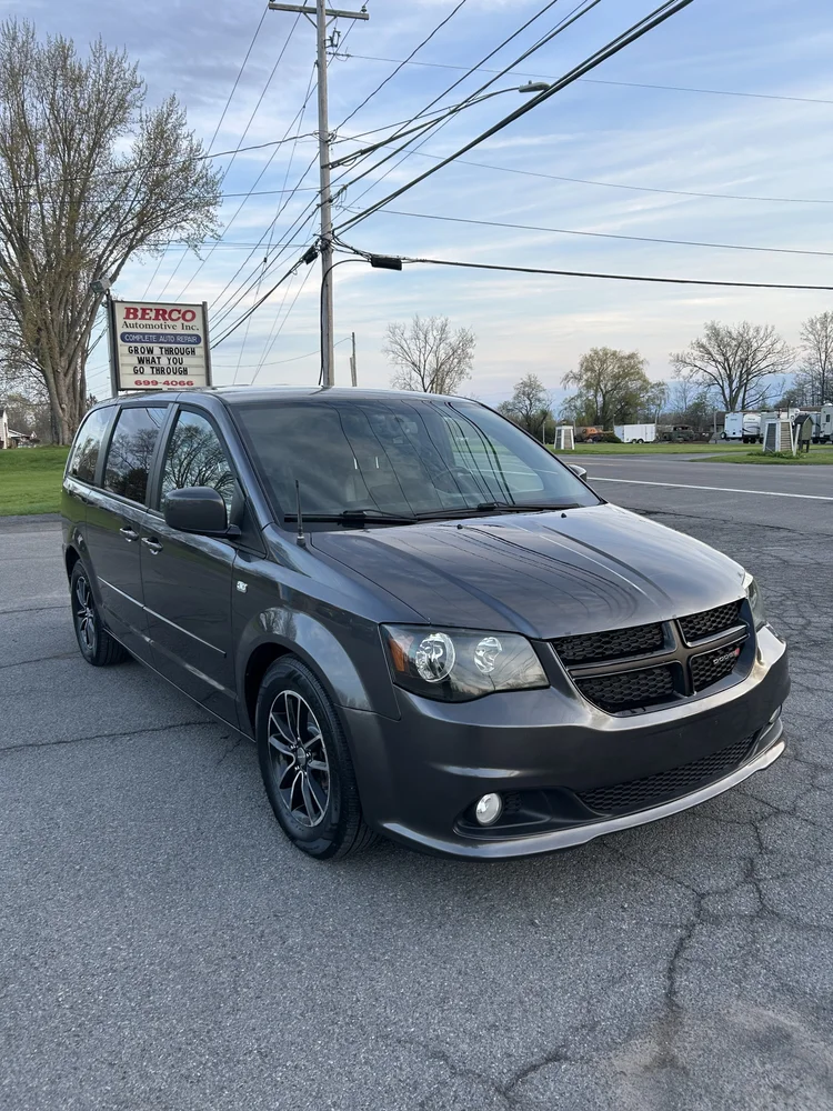 Vehicle photo 5