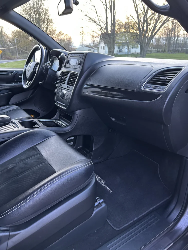 Vehicle photo 3