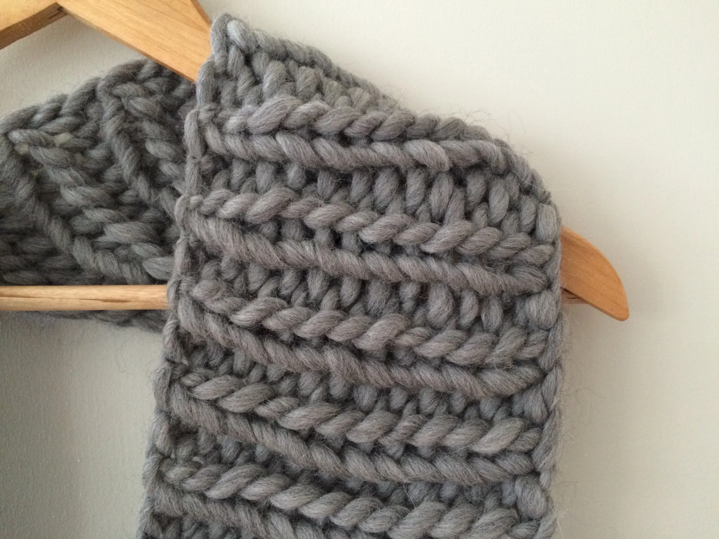 Cowl - Chunky rib gray detail2.JPG