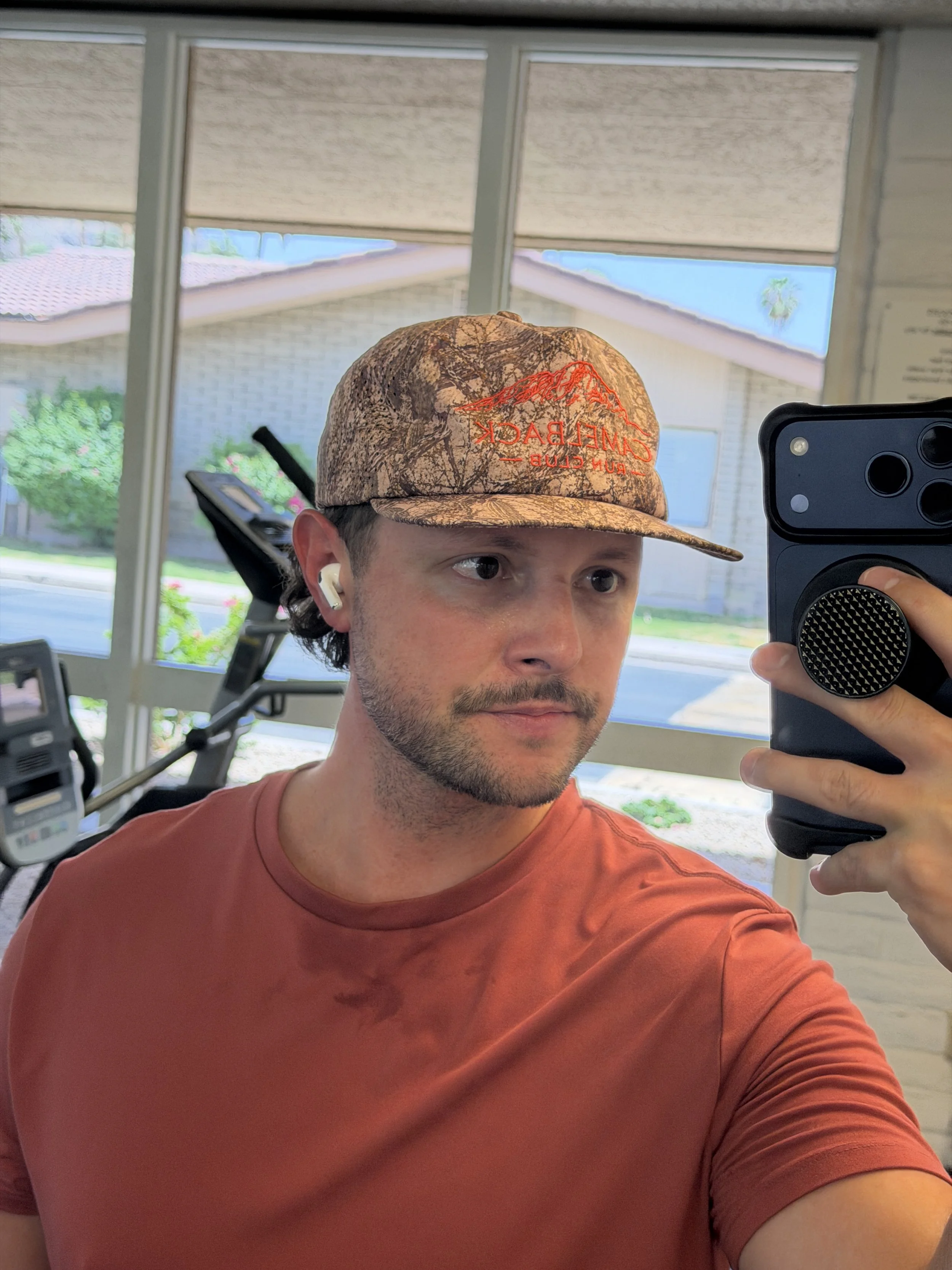 Gym selfie in the Desert Camo Hat
