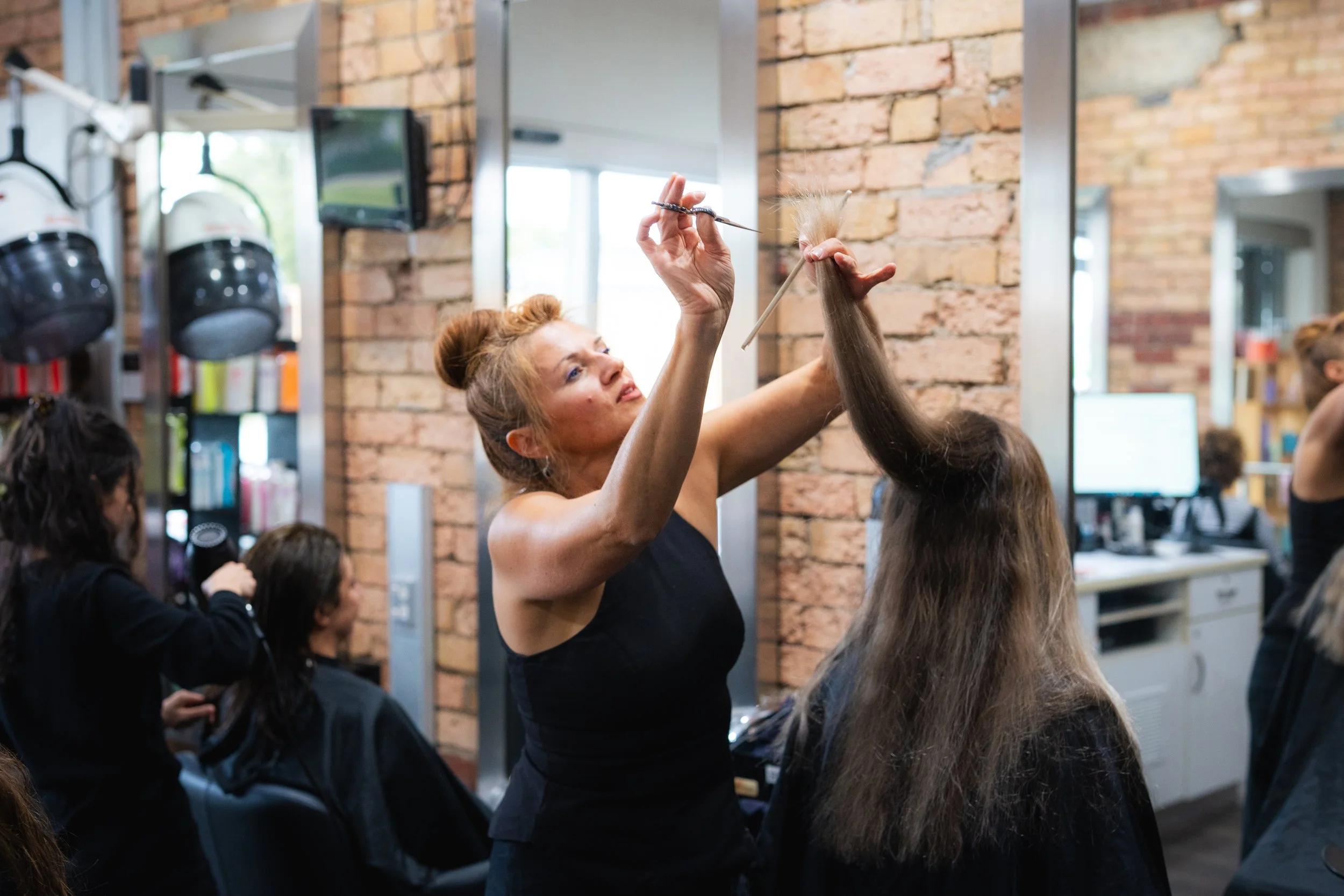 wiznu-hair-salon-preston-cut.jpeg