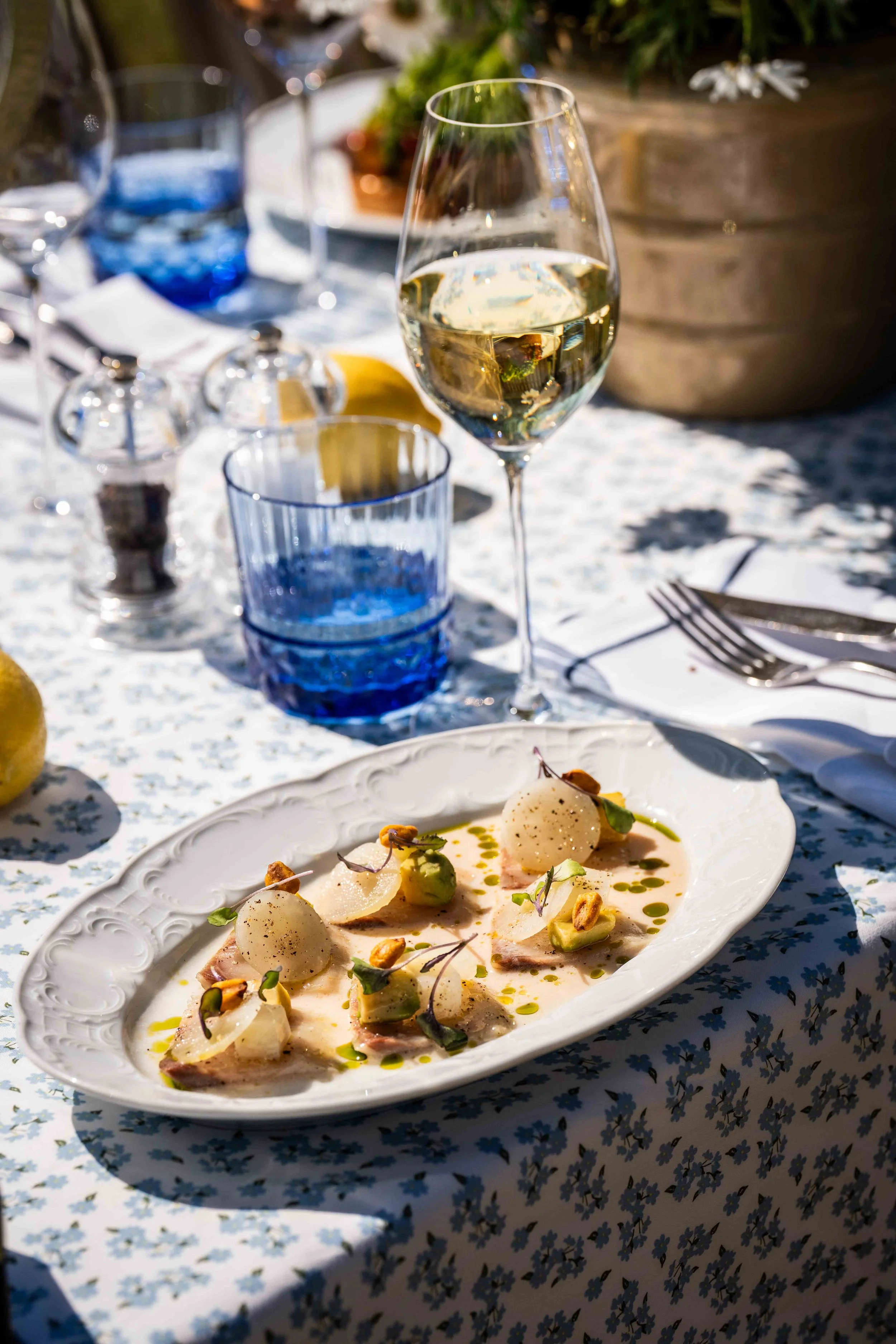 wolvessummerhouse_julesreijnders.studio--38-kingfish-crudo.jpg