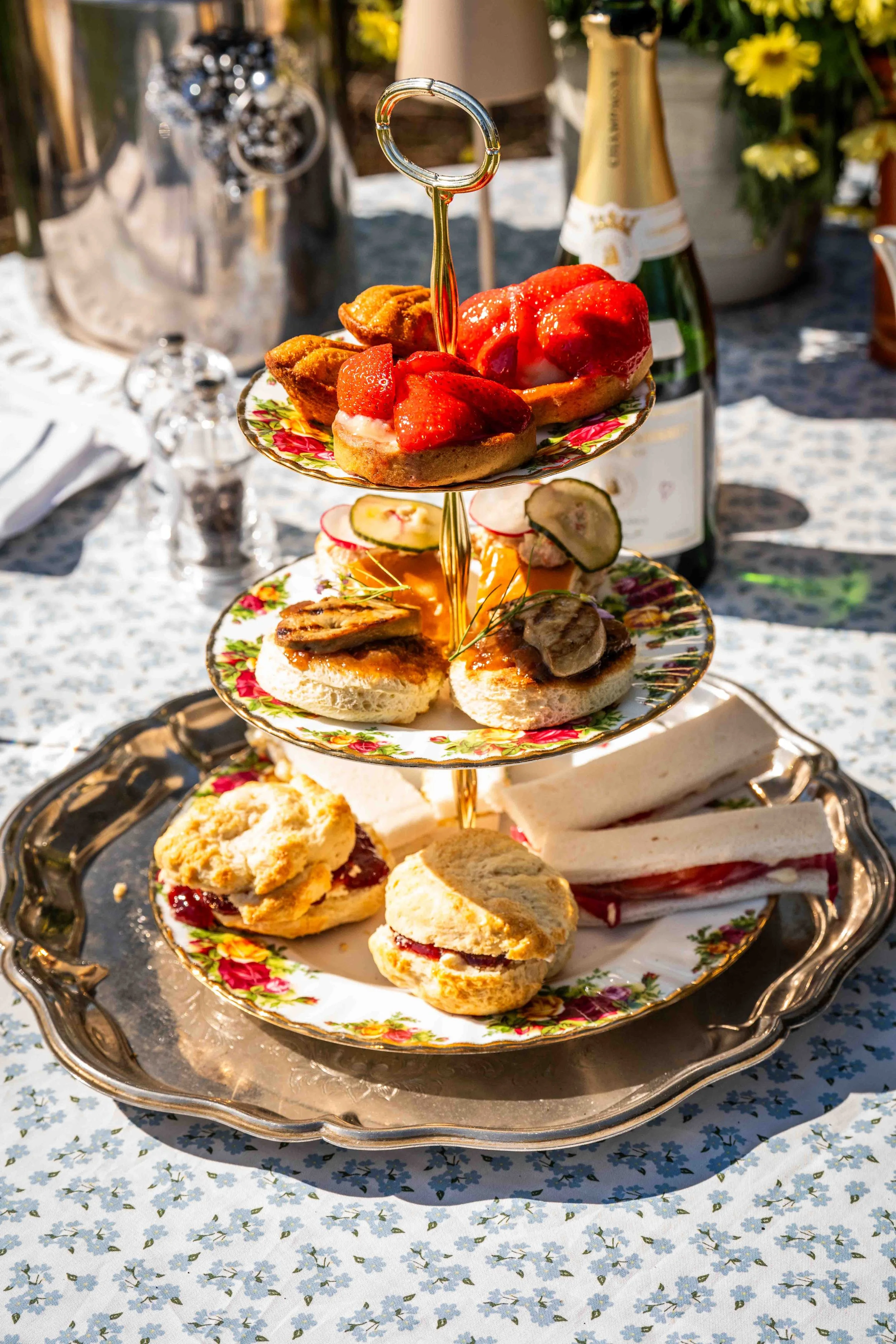 wolvessummerhouse_julesreijnders.studio-08696-high-tea.jpg