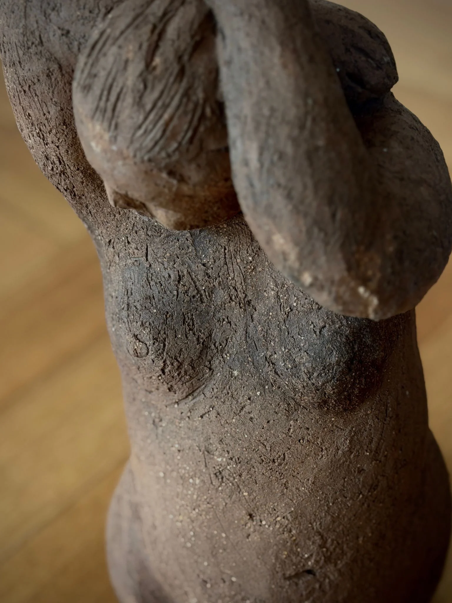 anne-hermsen-seated-ceramic-figure-01.JPG