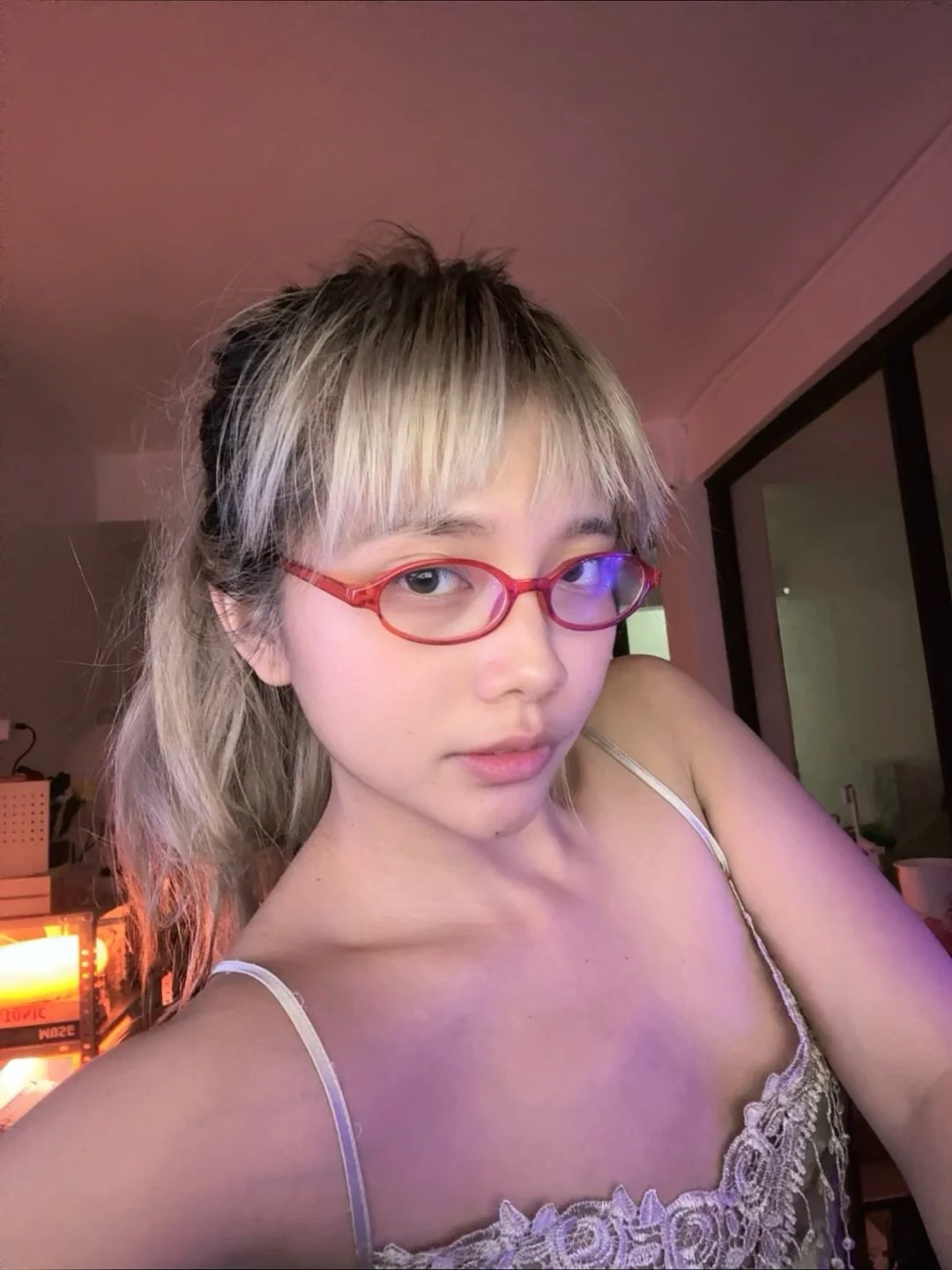 iba talaga ang glow pag ang skincare mo ay mga loha mo,,,

nagmamahal,
iyaking babygurl