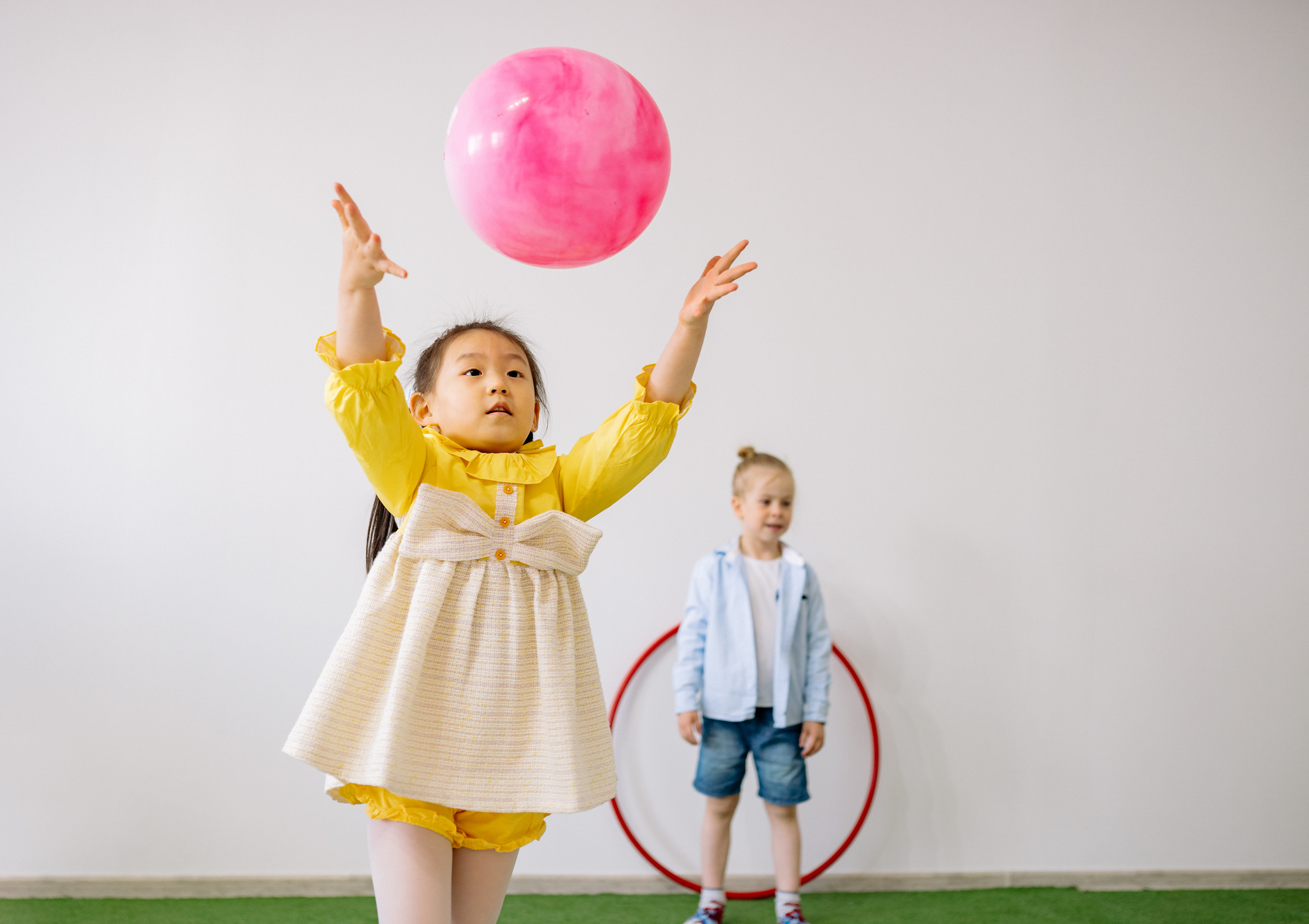 children throw ball.png