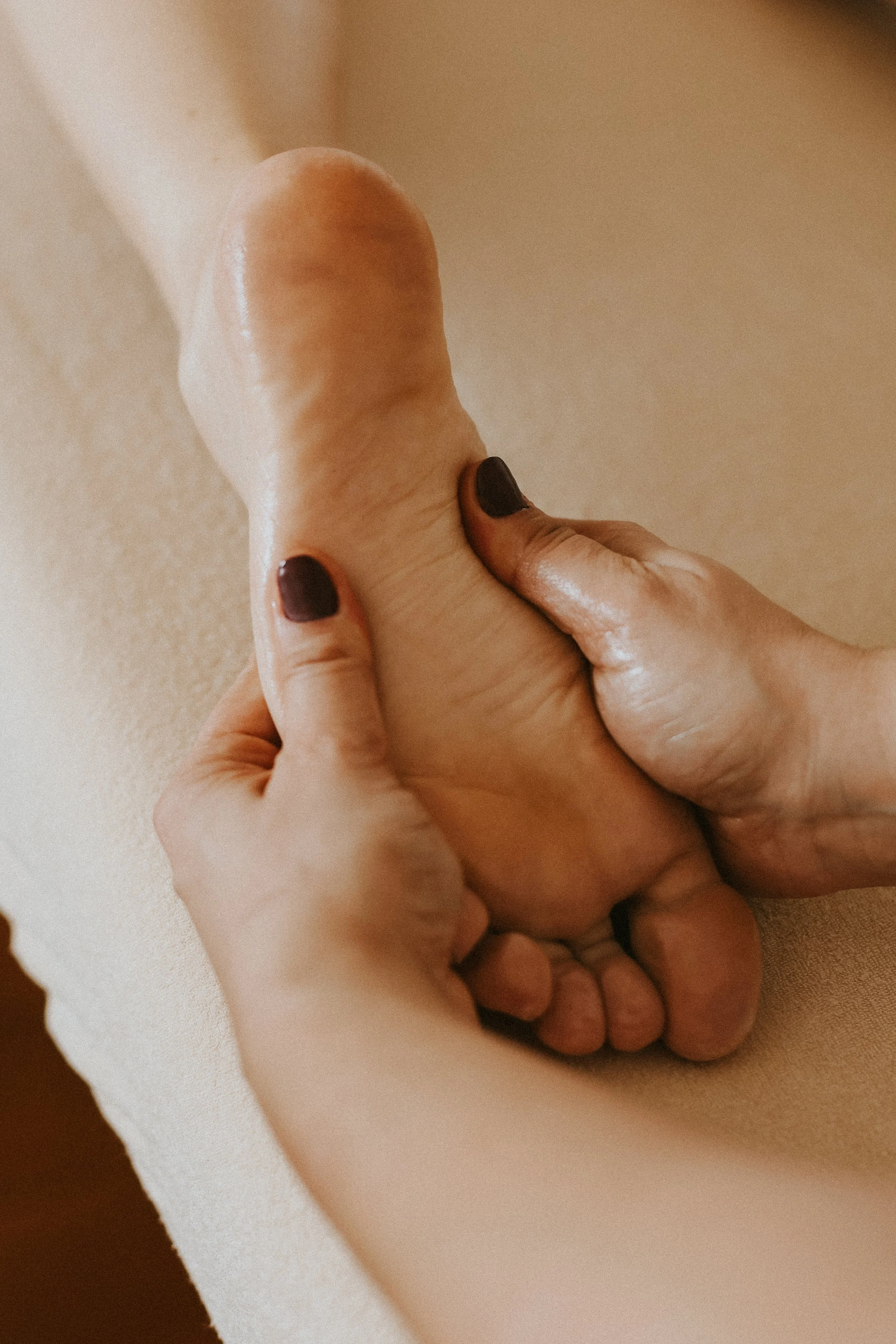 massage d'un pied de femme en essonne