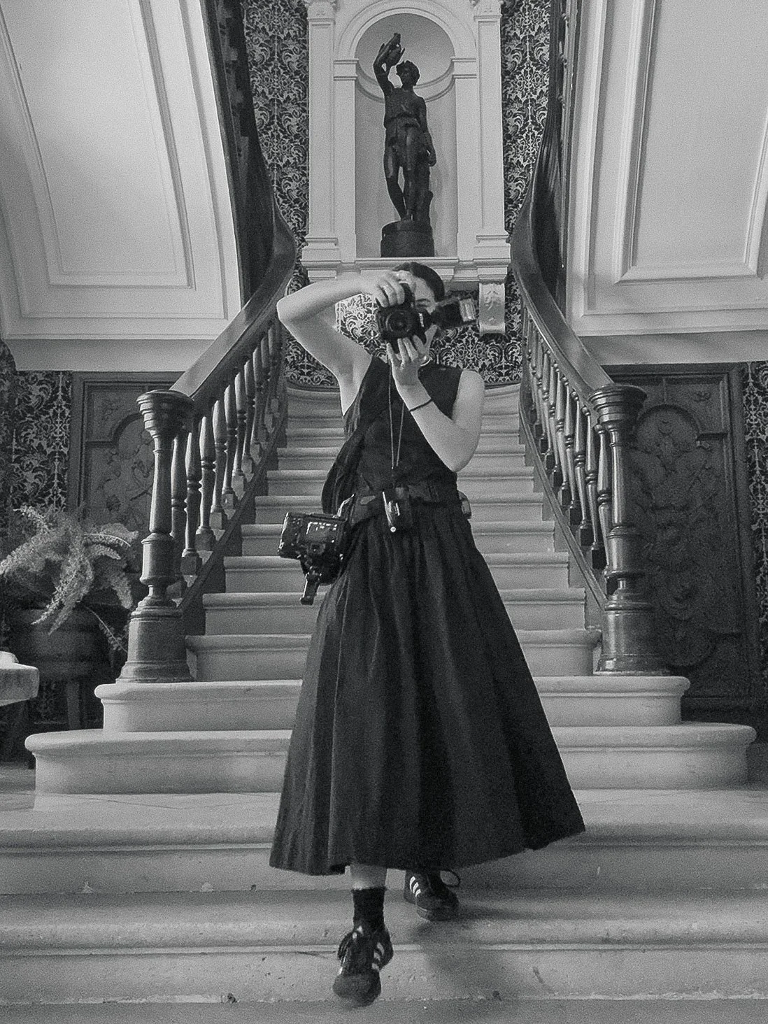 06-nadine-faria-photographing-wedding-chateau-de-la-valouze-france.jpg