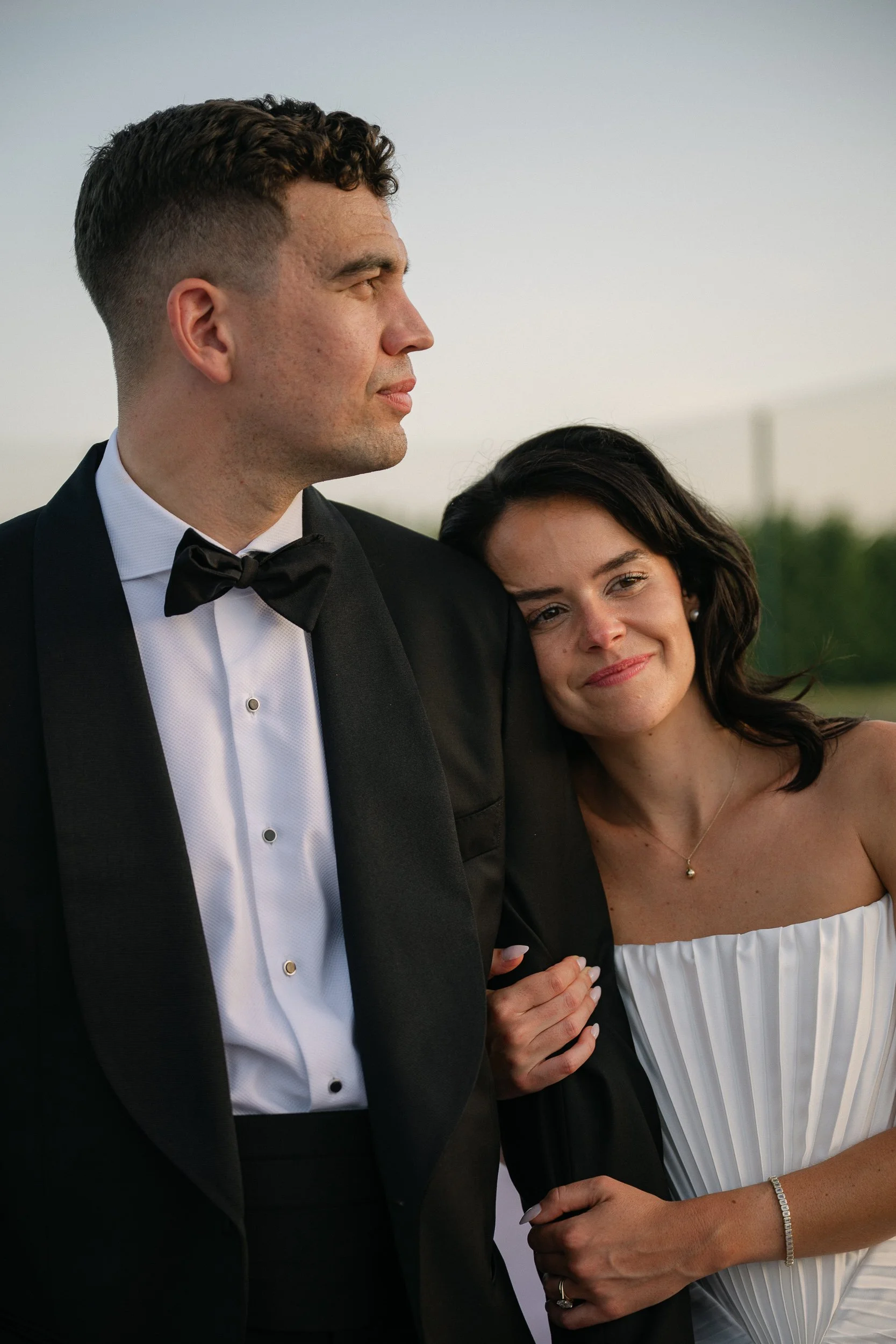 35-chateau-fengari-wedding-france-couple-portrait-evening-light-studio-faria.jpg