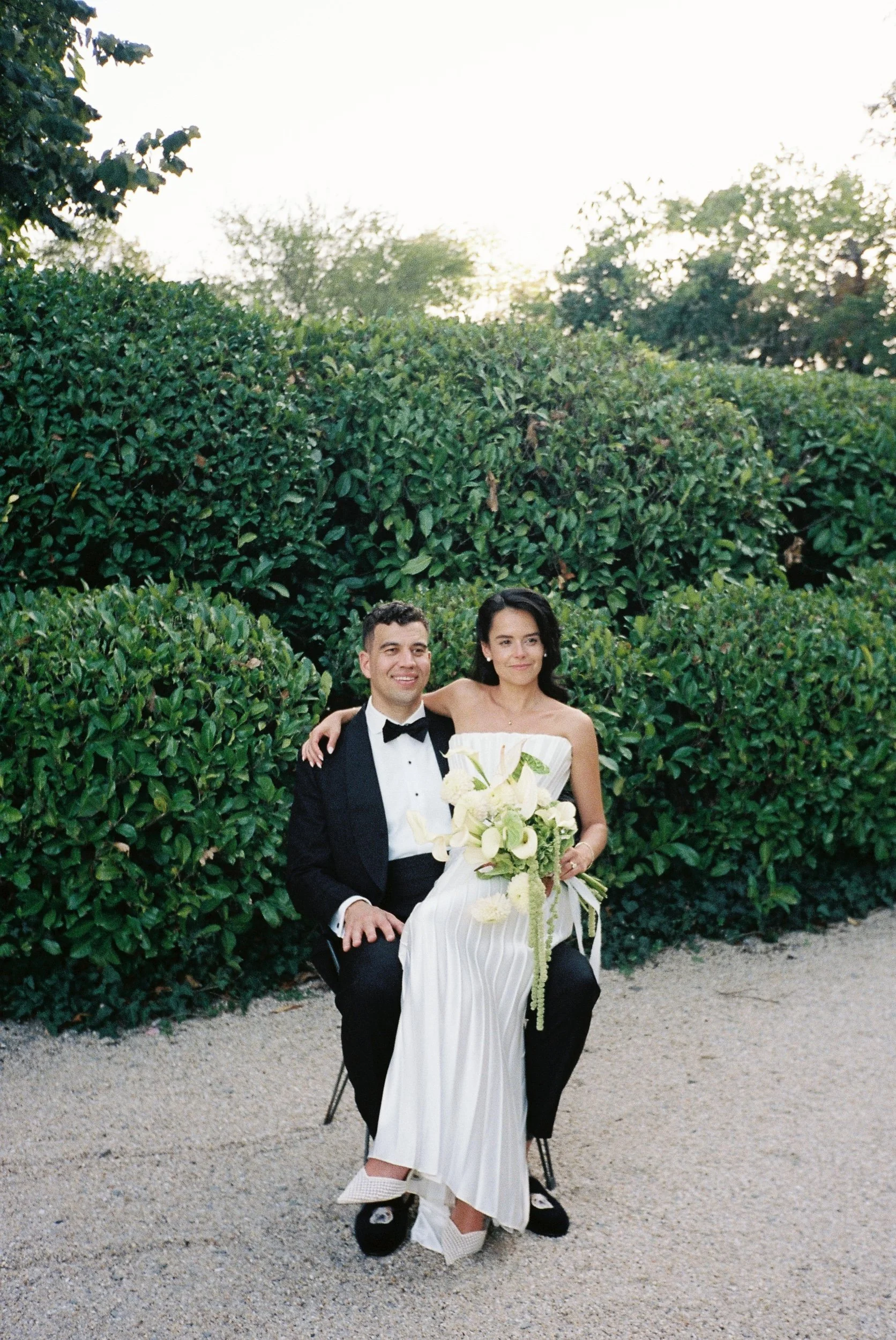 24-chateau-fengari-wedding-france-couple-portrait-35mm-film-studio-faria.jpg