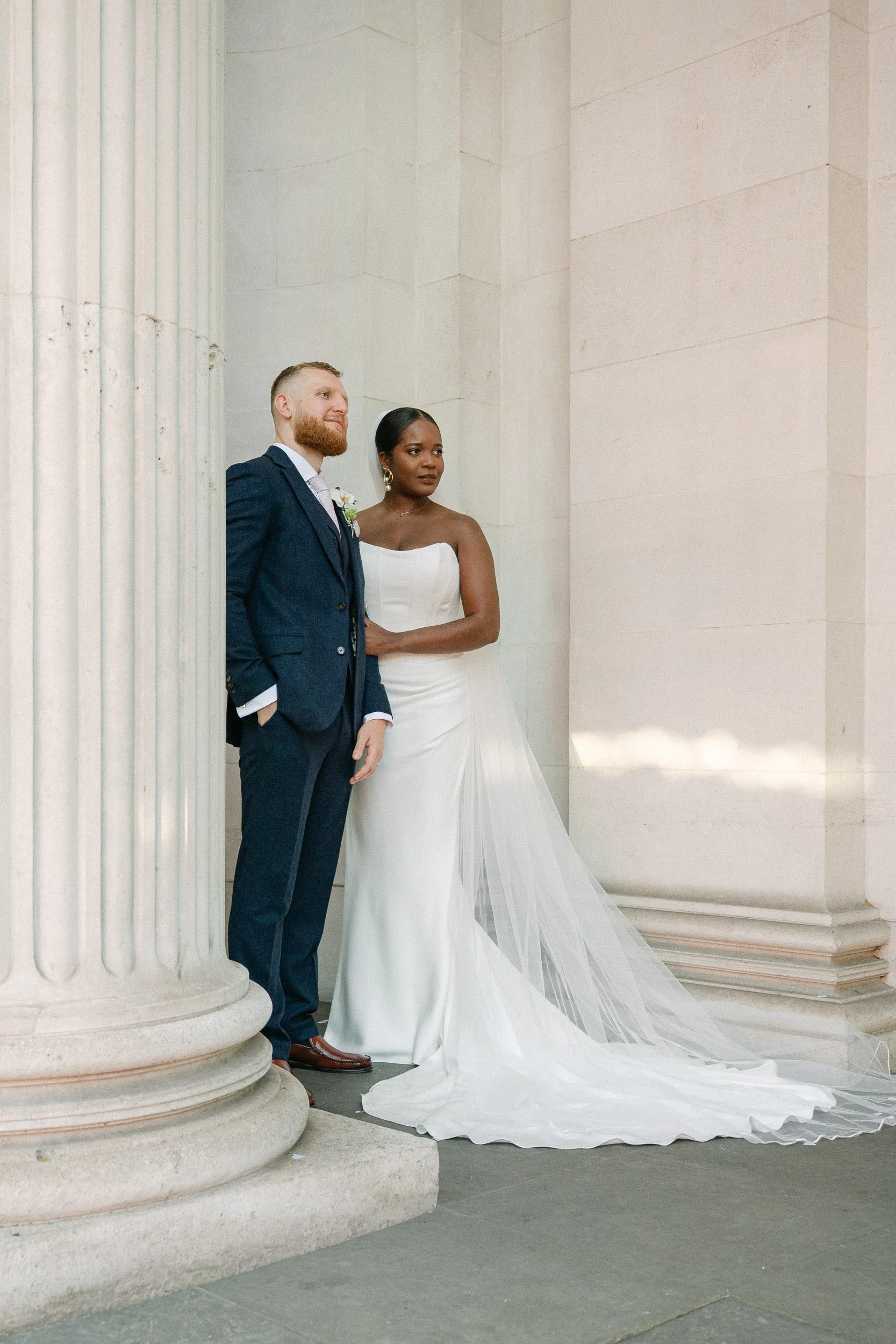 04-old-marylebone-town-hall-wedding-london-couple-portrait-columns-studio-faria.jpg