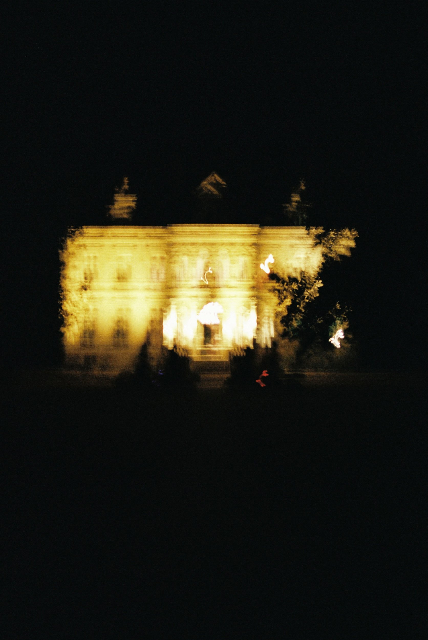 15-chateau-de-la-valouze-wedding-france-chateau-at-night-35mm-film-studio-faria.jpg