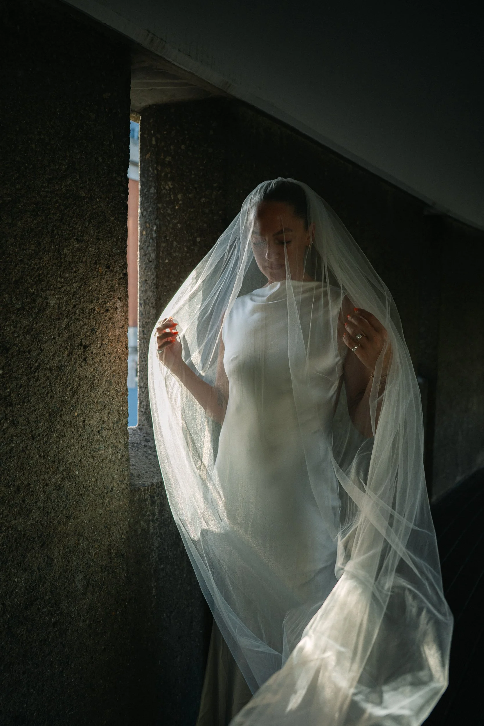 23-barbican-london-bridal-editorial-bride-portrait-veil-studio-faria.jpg