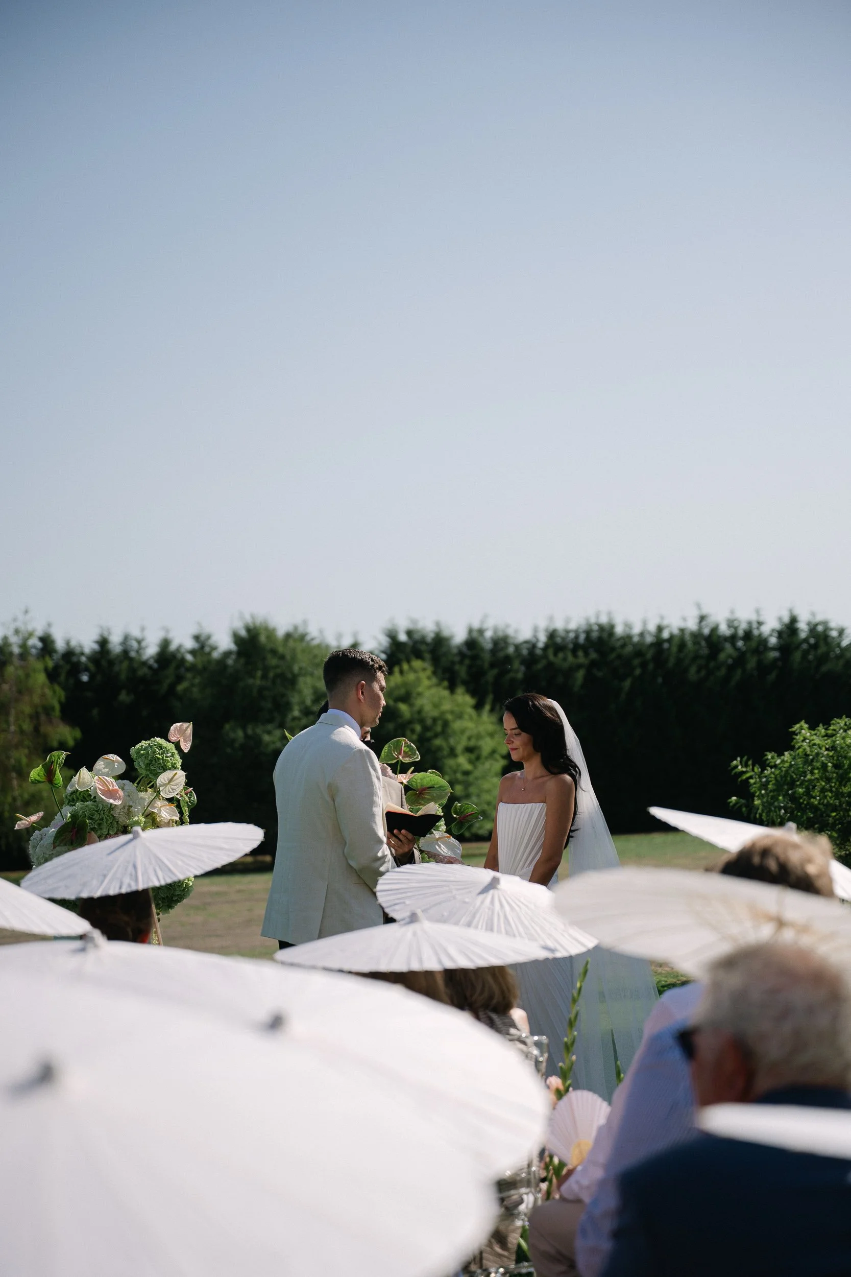 28-chateau-fengari-wedding-france-guests-parasols-studio-faria.jpg