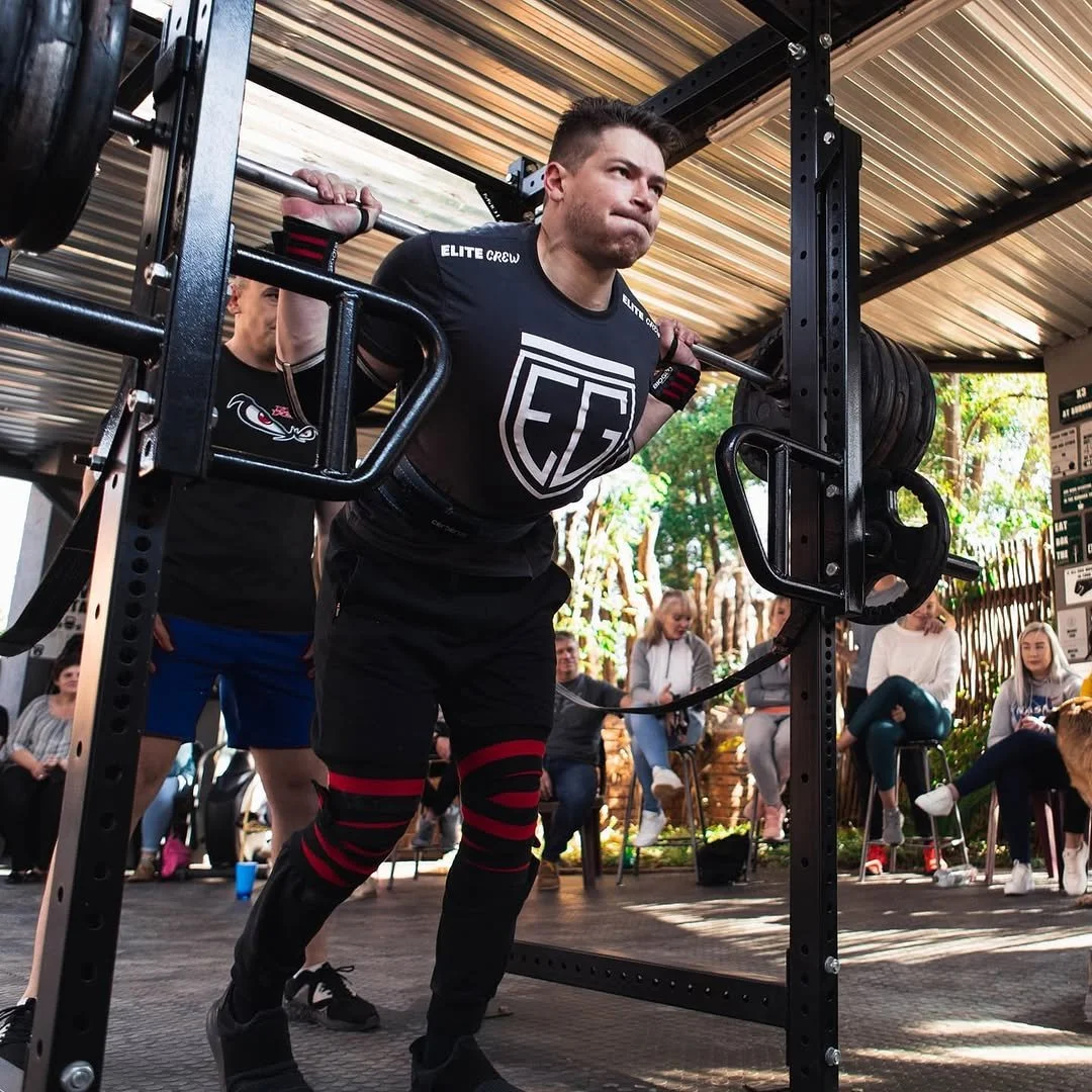 Jean-Arthur Pretorius lifting weights at a Strong Man Event