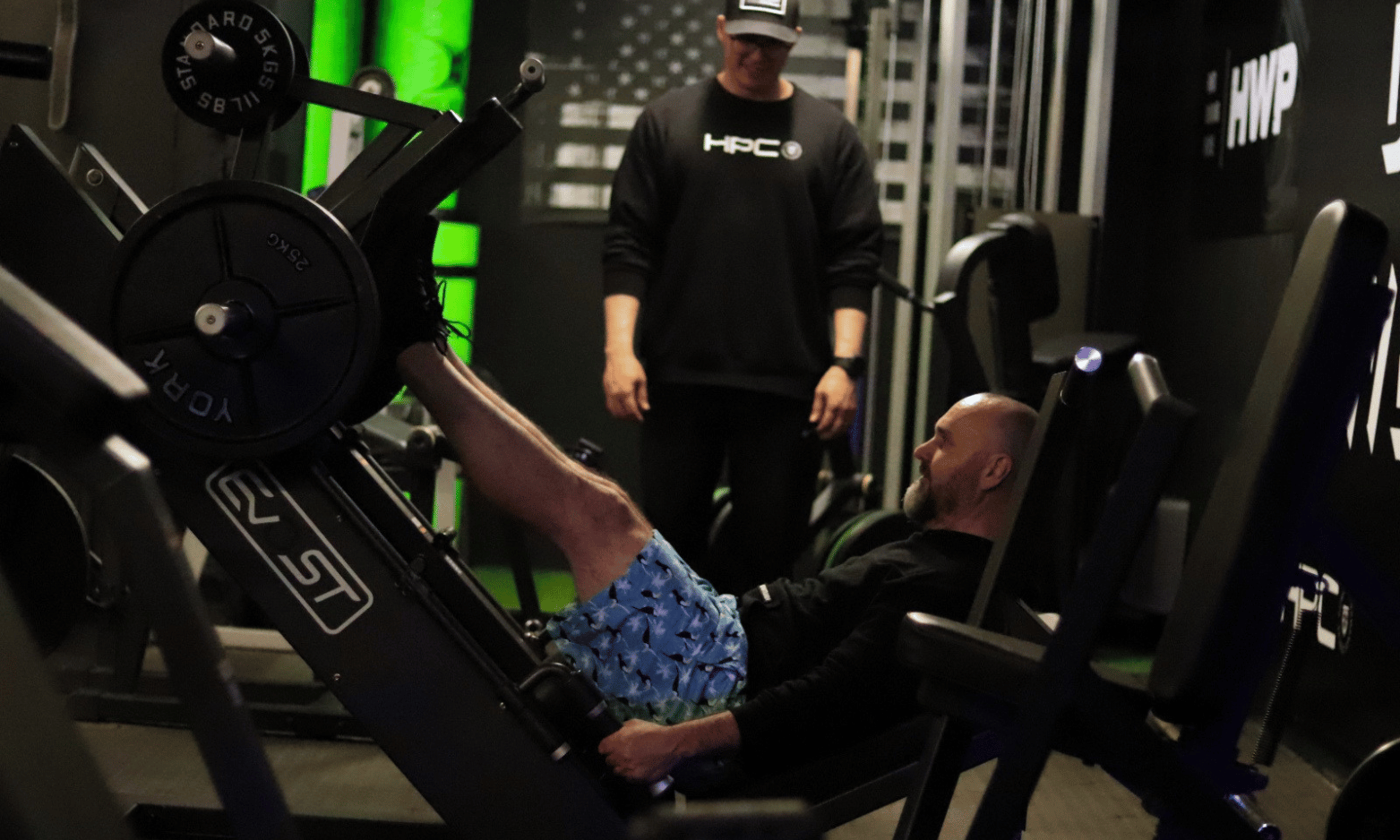 Anton Esterhuizen coaching a client during a strength training session