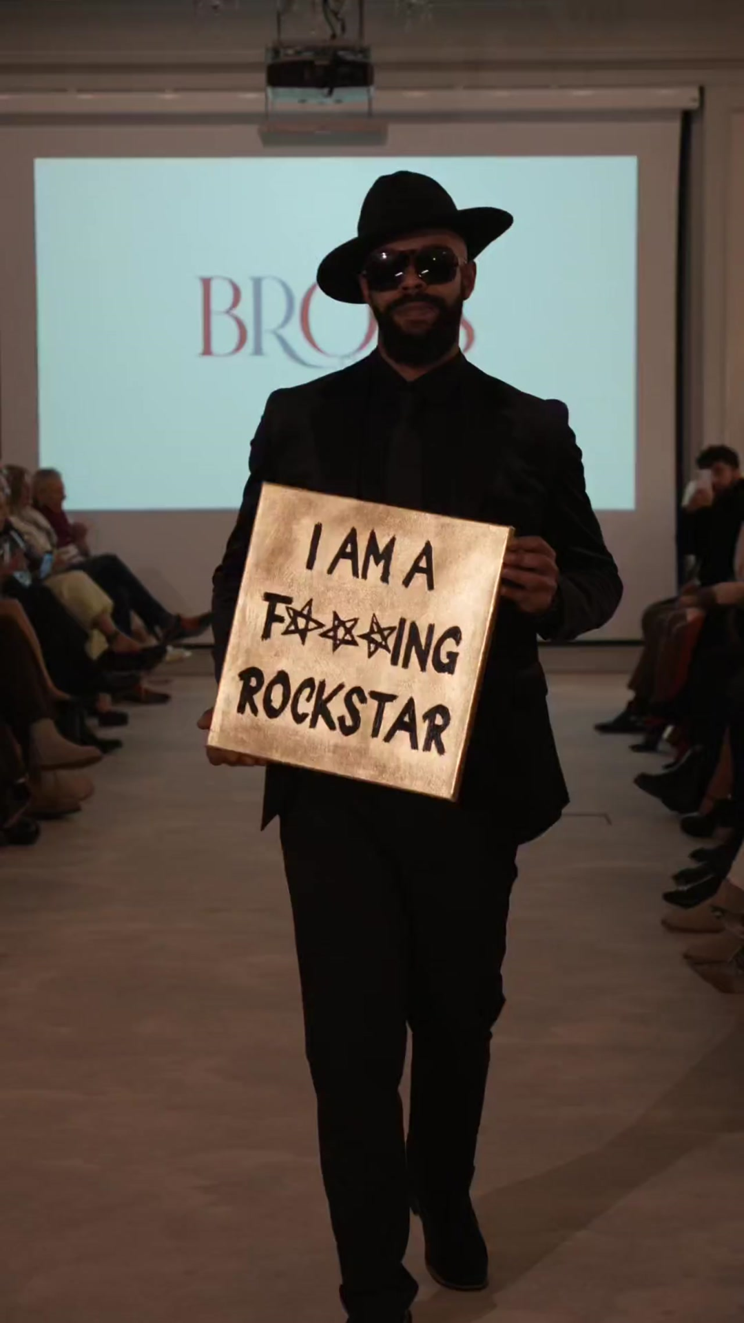 Svenja_Bross_Art_Rockstar_Catwalk.png