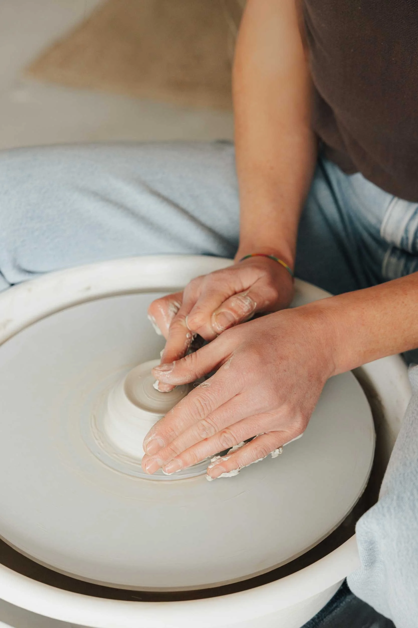 Töpferkurs an der Drehscheibe im Keramikatelier maris ceramics in Gevelsberg