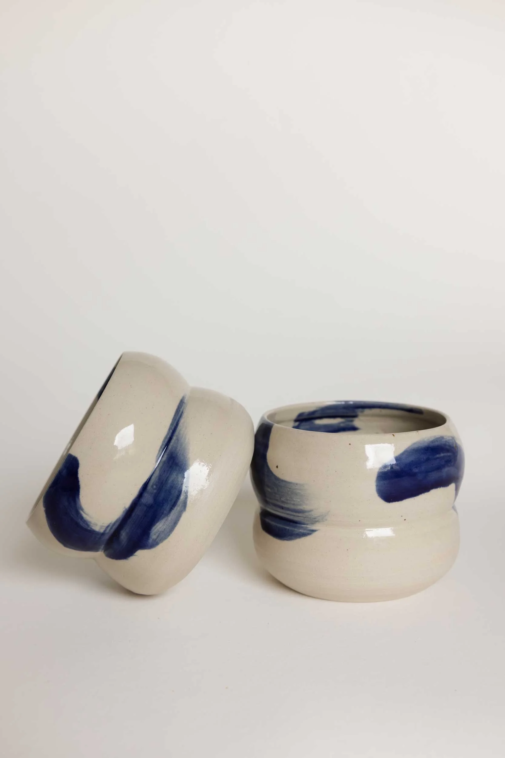 keramiktasse-blau-strich-1-atelier-maris-ceramics.jpg
