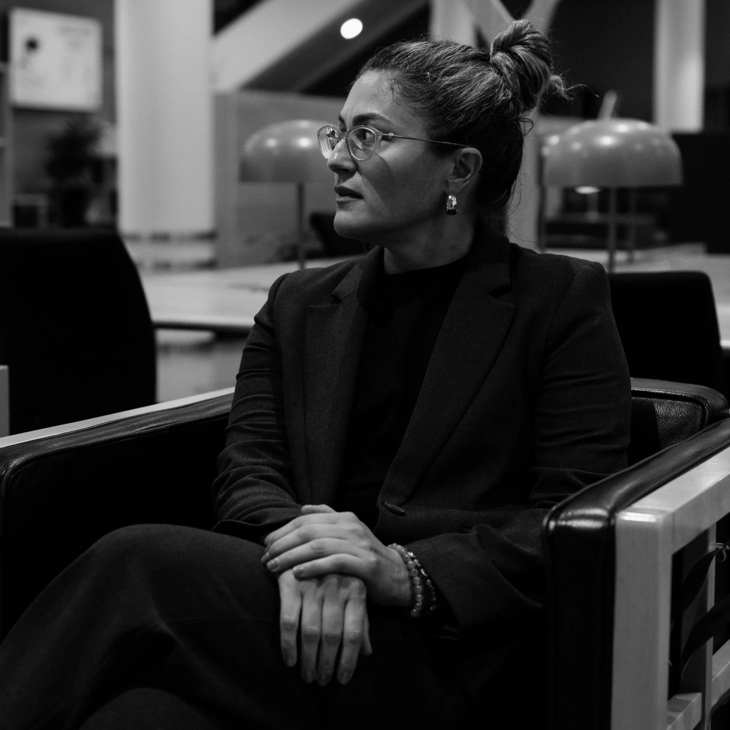 Amina Siječić Selimović på biblioteket ved Universitetet i Oslo.