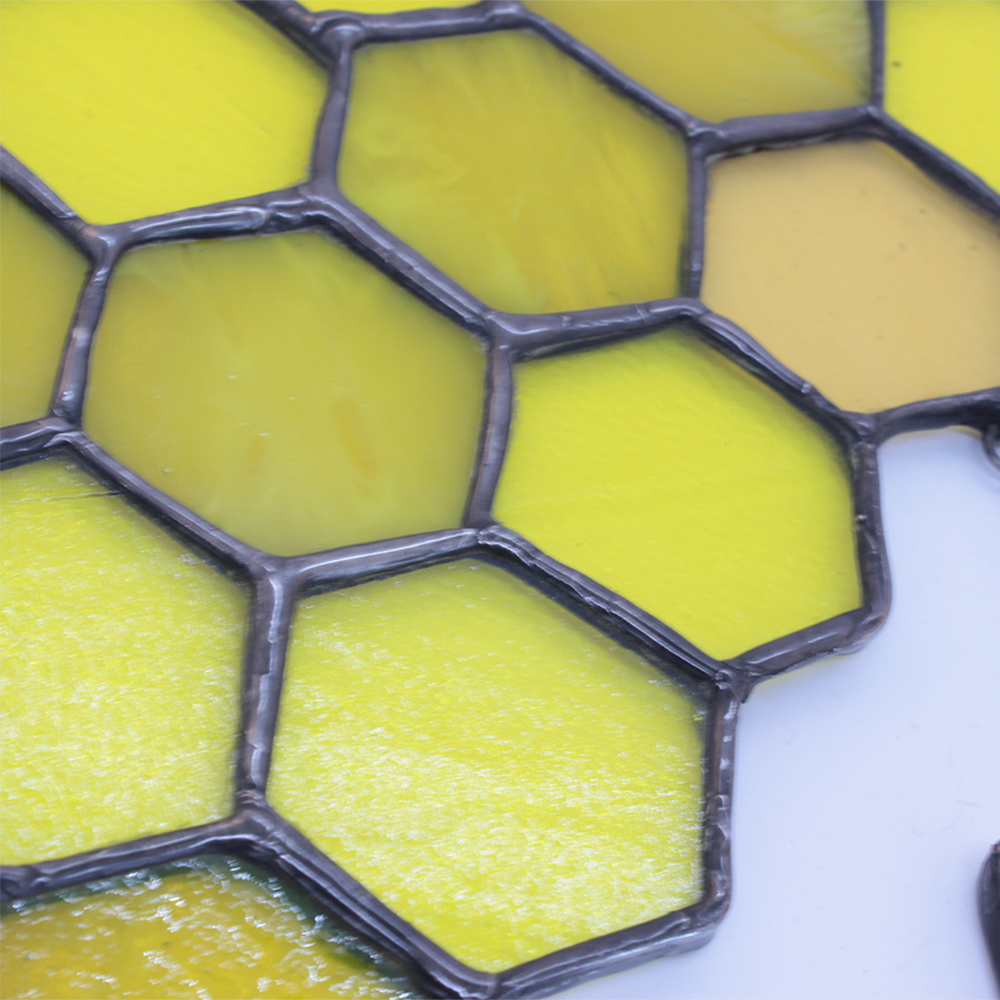 Corner Beehive and Bee2.png