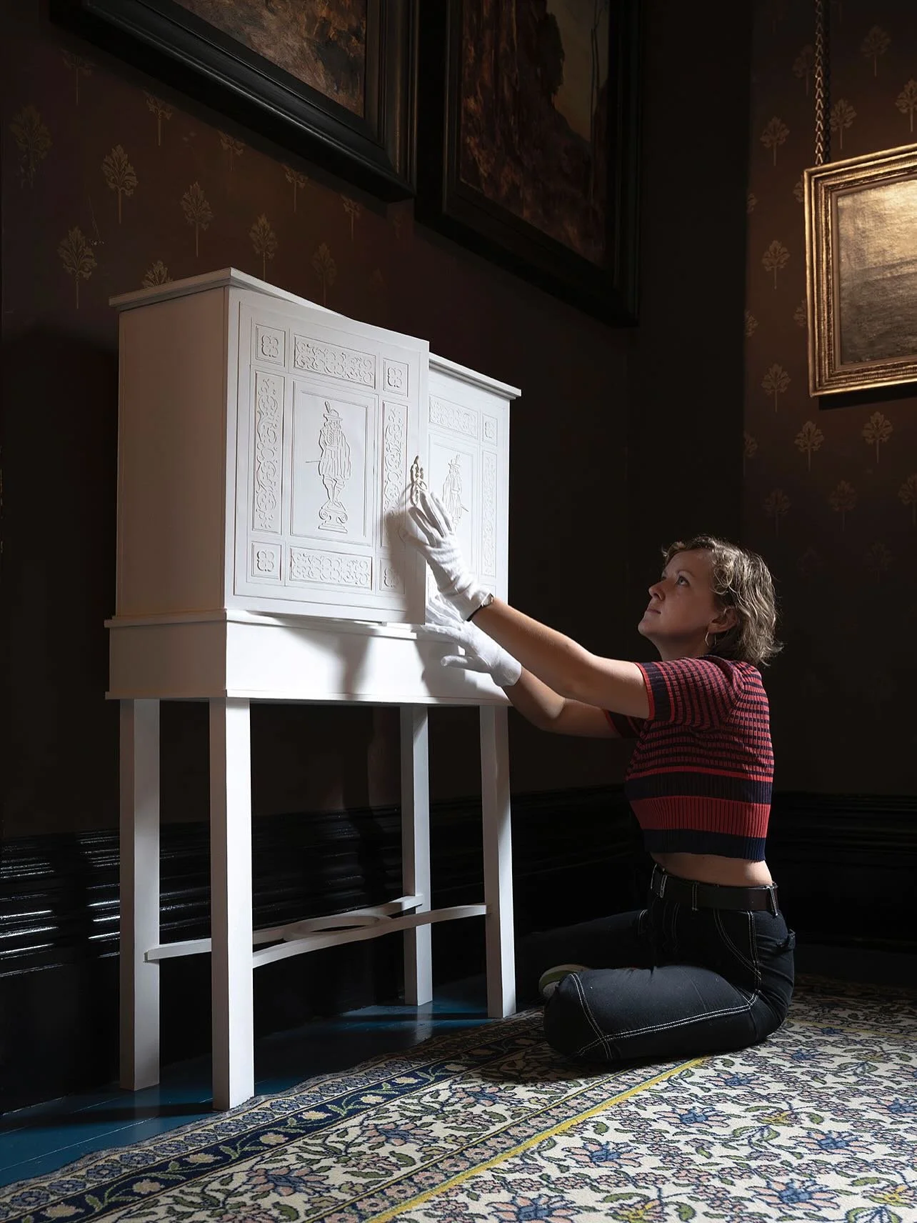 &lsquo;Ghost Objects: Summoning Leighton&rsquo;s Lost Collection&rsquo; is a new installation by artist @annemarieke.kloosterhof.

The curators at Leighton House have been through the photo archive and noted four very important objects that are now l