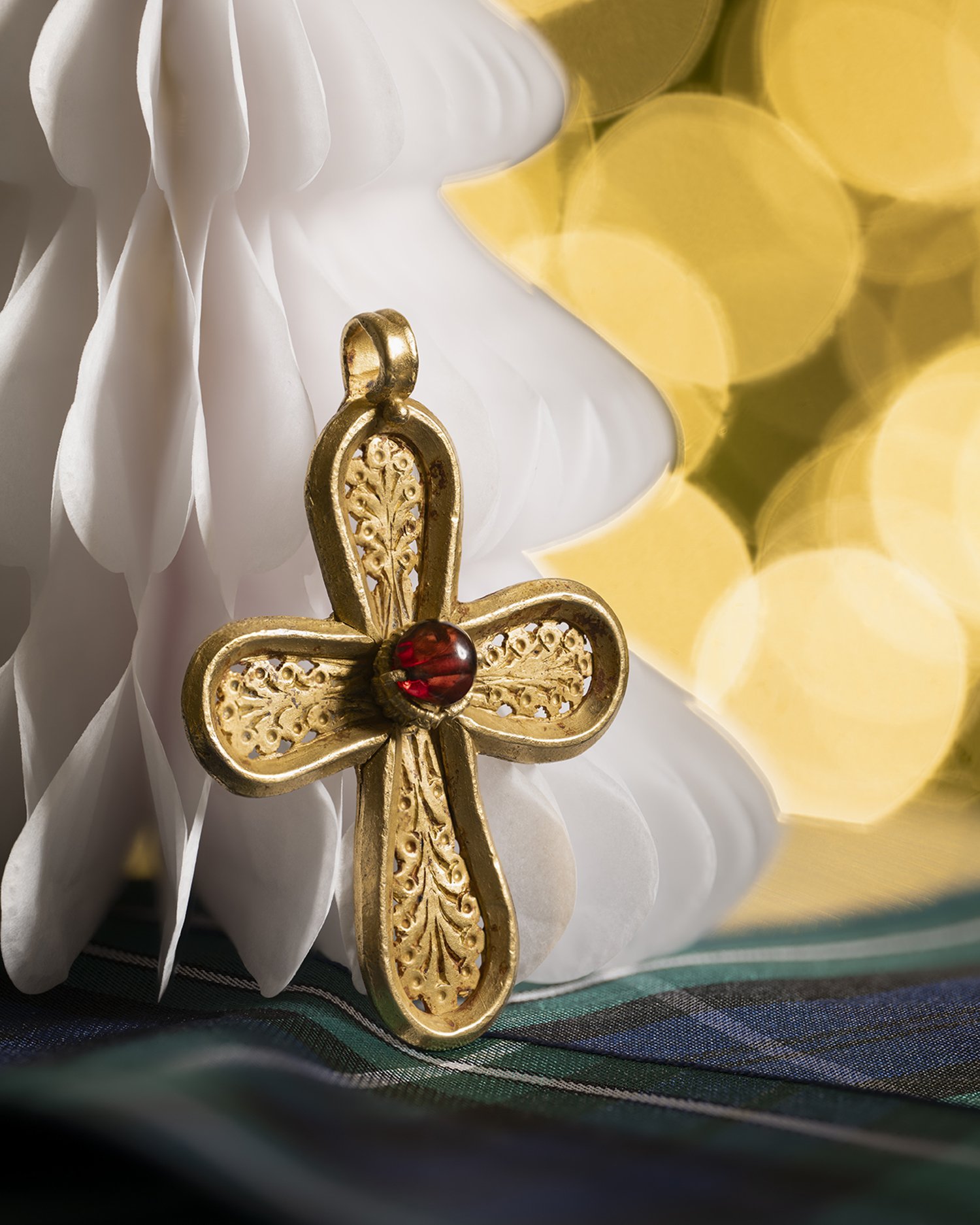Christmas Cross 2.jpg