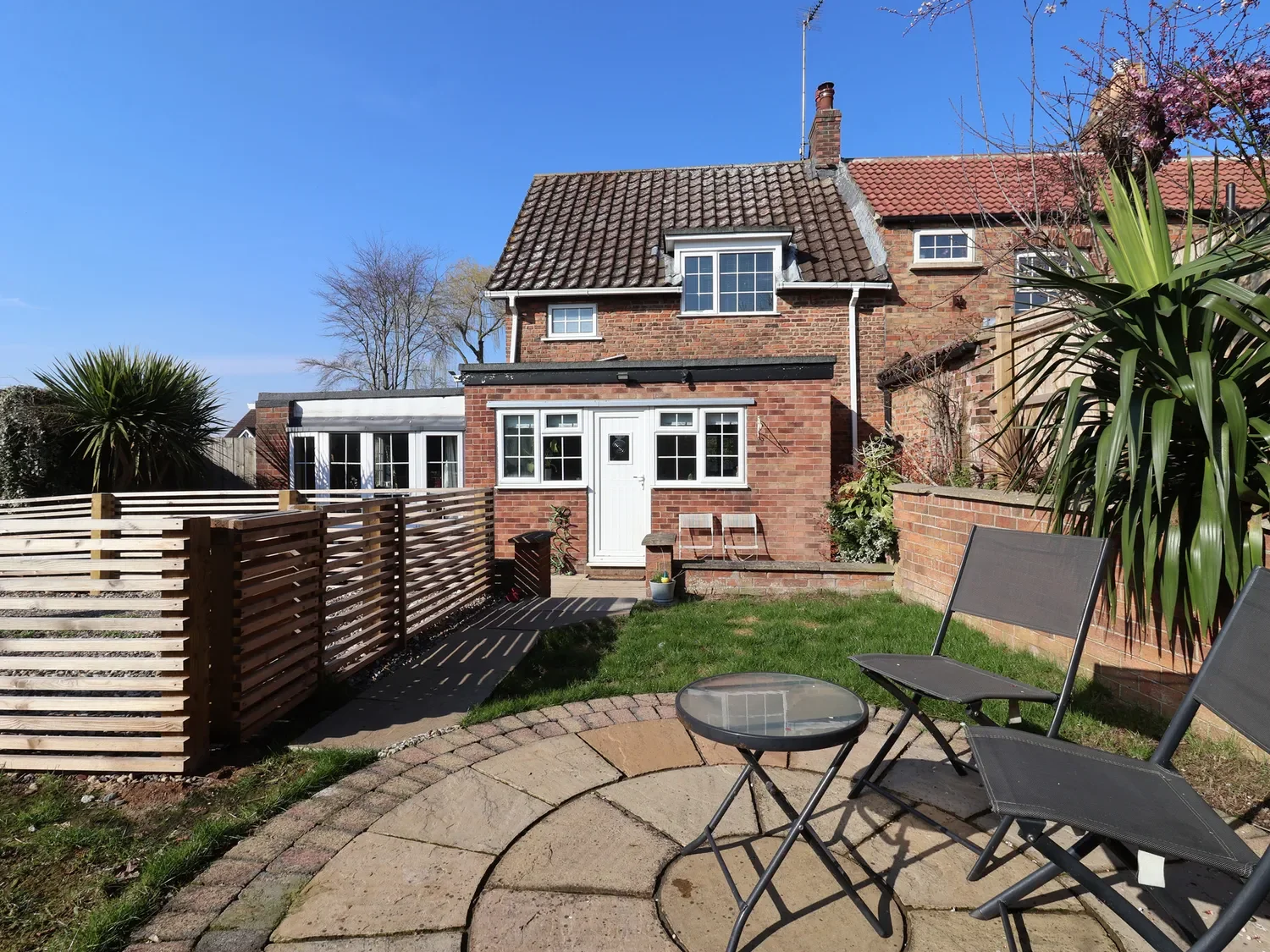 Rose Cottage with enclosed garden in Skidby, ideal for dog-friendly stays in East Yorkshire