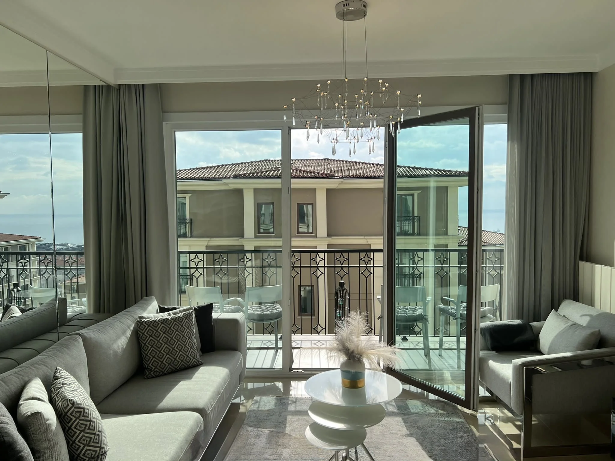 Livingroom 2.jpg