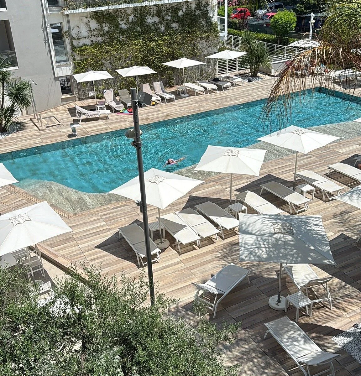 YOUMAMI Suite Hotel