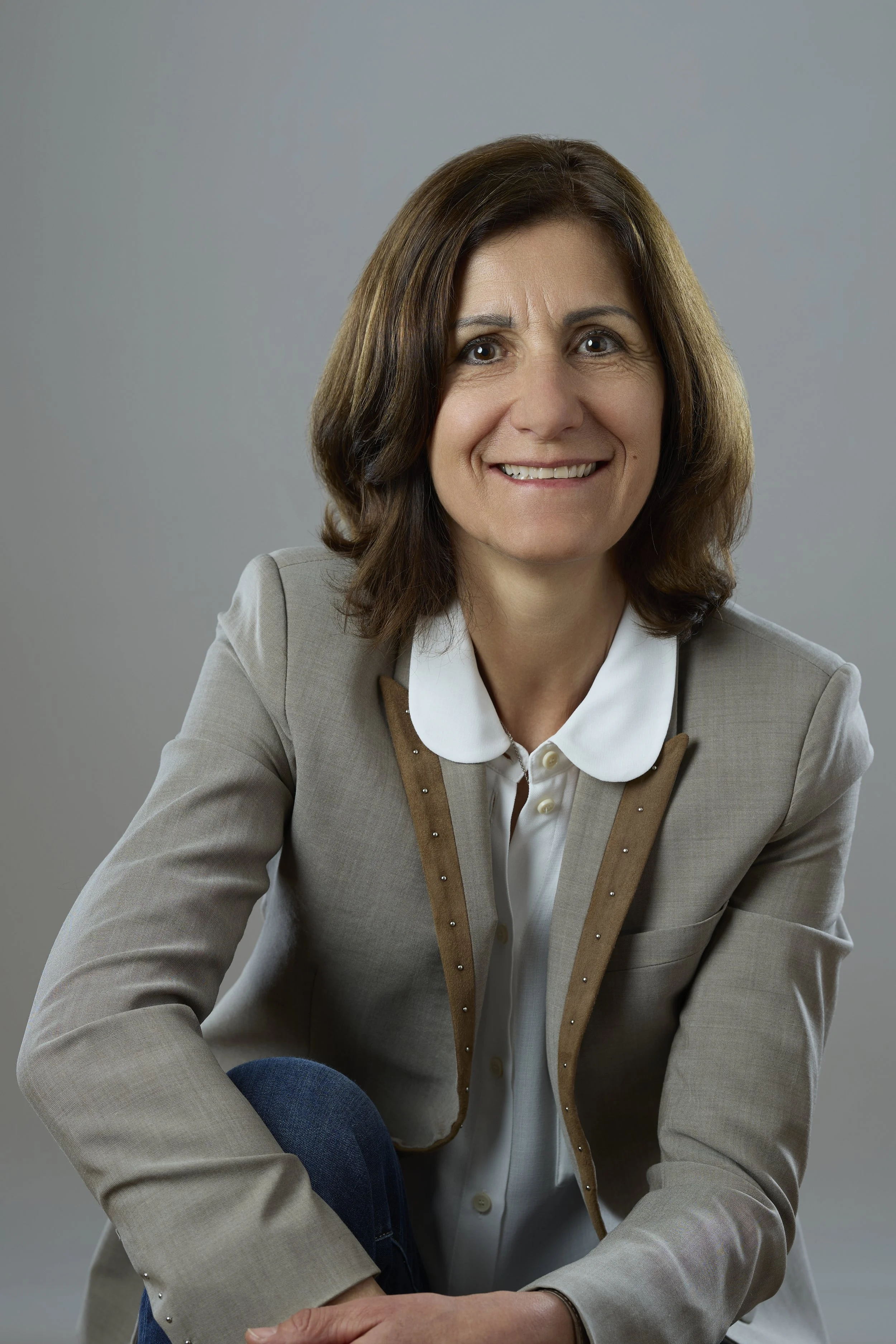 Portrait professionnel femme entreprise Genève headshot corporate Alain Grivel