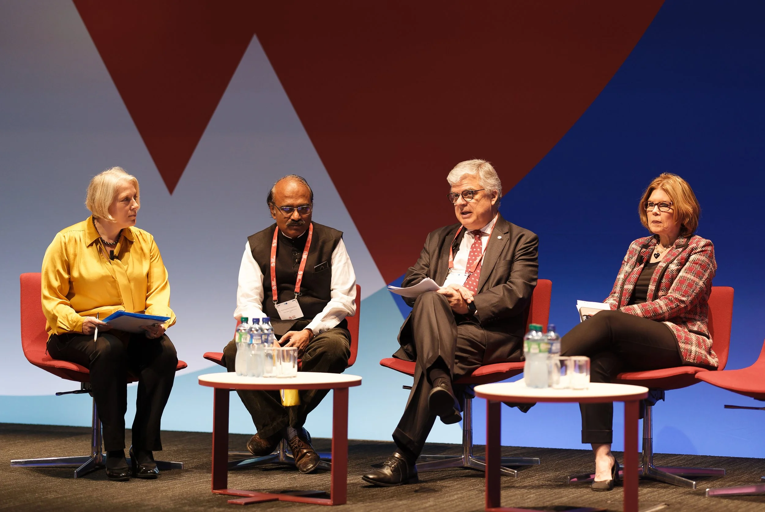 Photographe table ronde conférence Genève panel corporate Alain Grivel