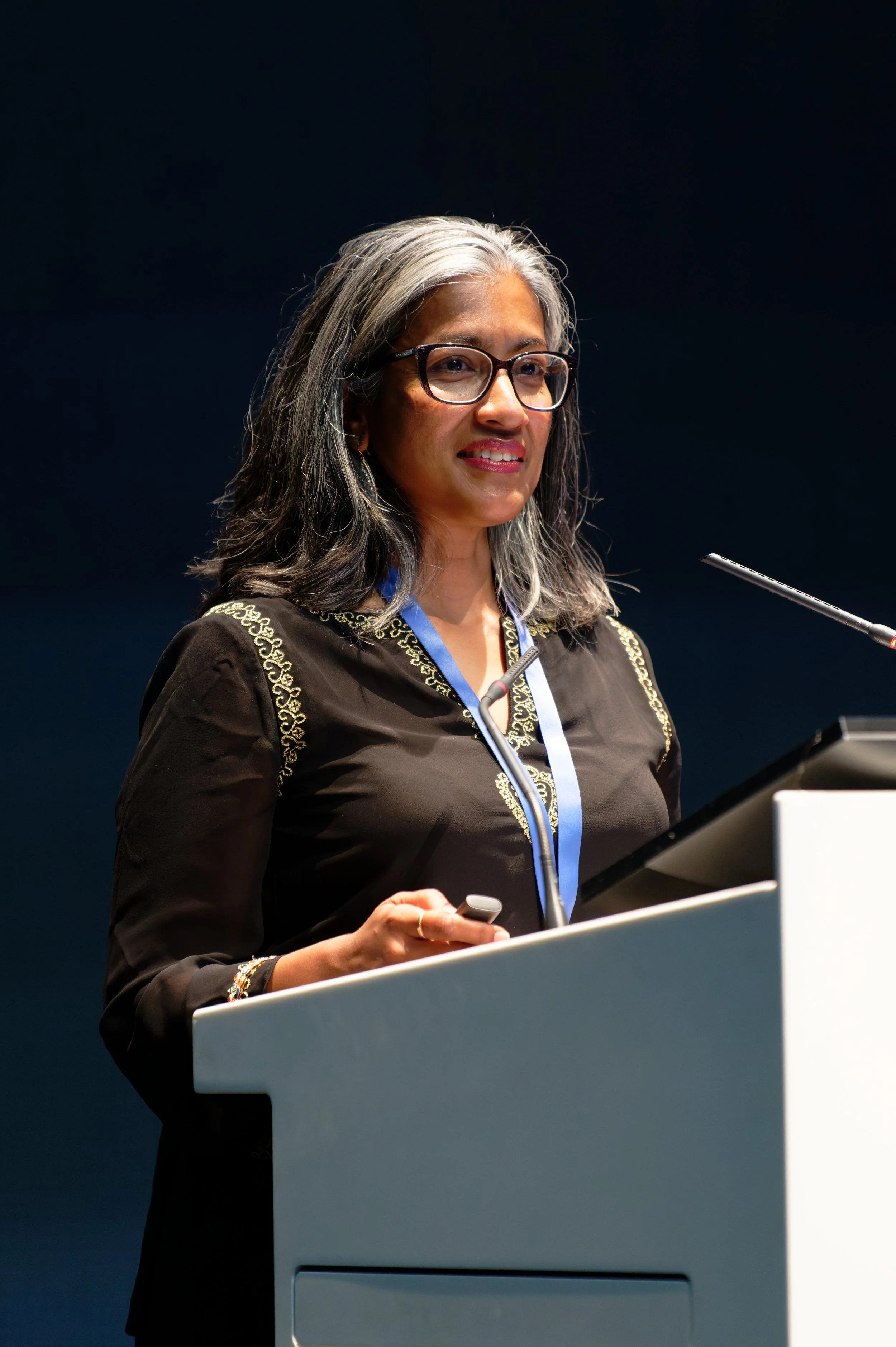 Photographe conférence Genève intervenante corporate événement Alain Grivel