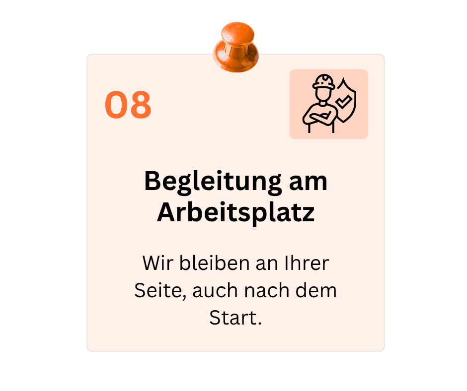 Ein orangefarbenes Schild mit einem Symbol eines Arbeiters und der Aufschrift "Begleitung am Arbeitsplatz. Wir bleiben an Ihrer Seite, auch nach dem Start."