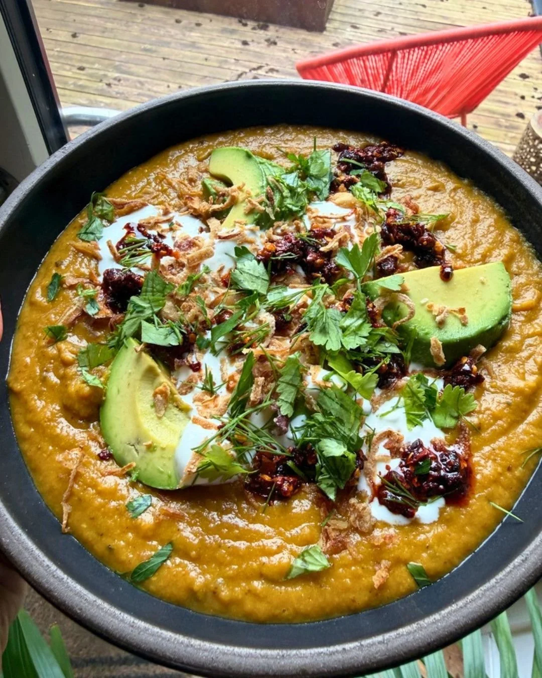This is what lunch looks like when you want something comforting but not too heavy.

Red lentils, sweet potato, coconut, yoghurt, chilli oil all in one bowl.

Soft, warm, properly filling - the kind of thing that feels like comfort food but doesn&rsq