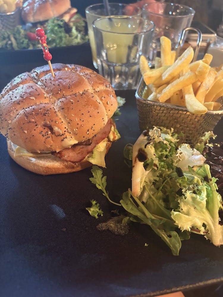 burger-frites-salade.jpeg