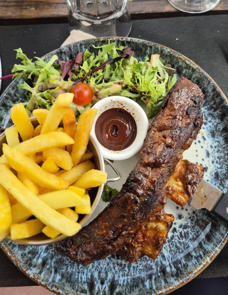 ribs-frites-salade.jpeg