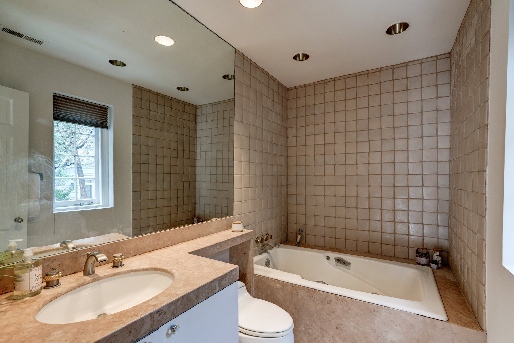 2919 43rd St NW-48.jpg